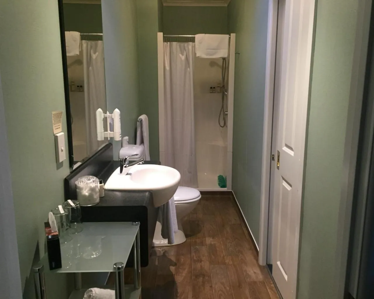 Bathroom in Lake Roxburgh Lodge