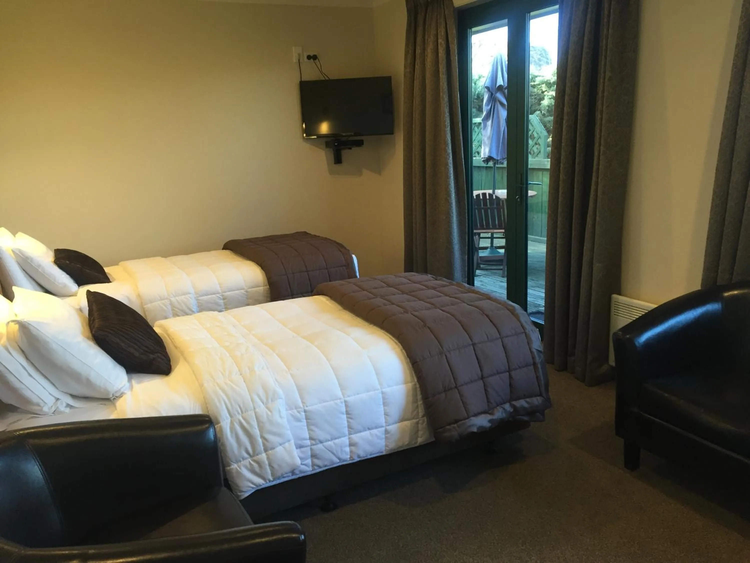 Bed in Lake Roxburgh Lodge