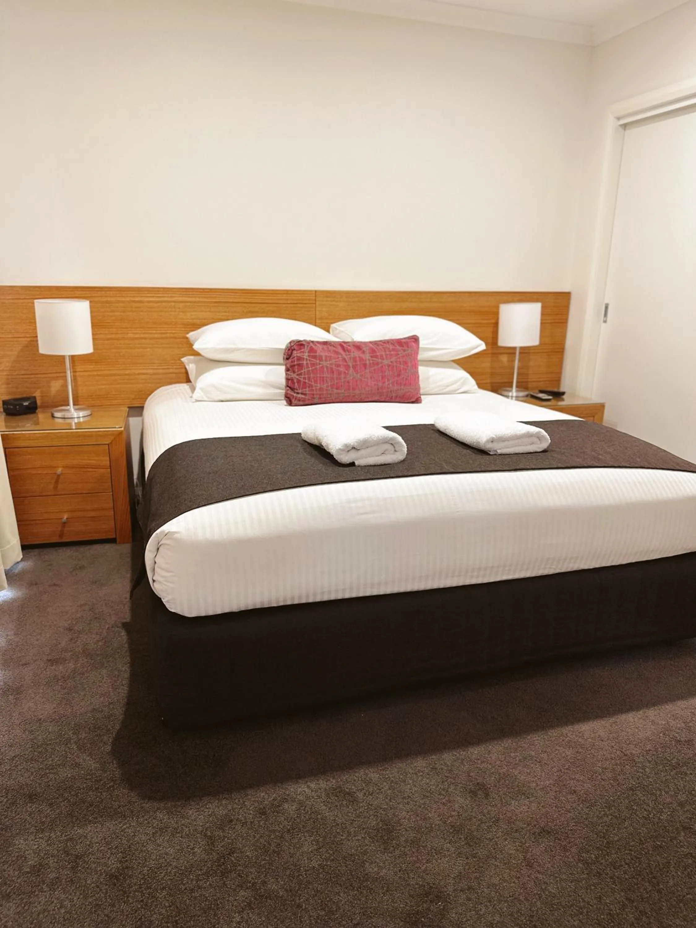 Bedroom, Bed in Red Earth Motel