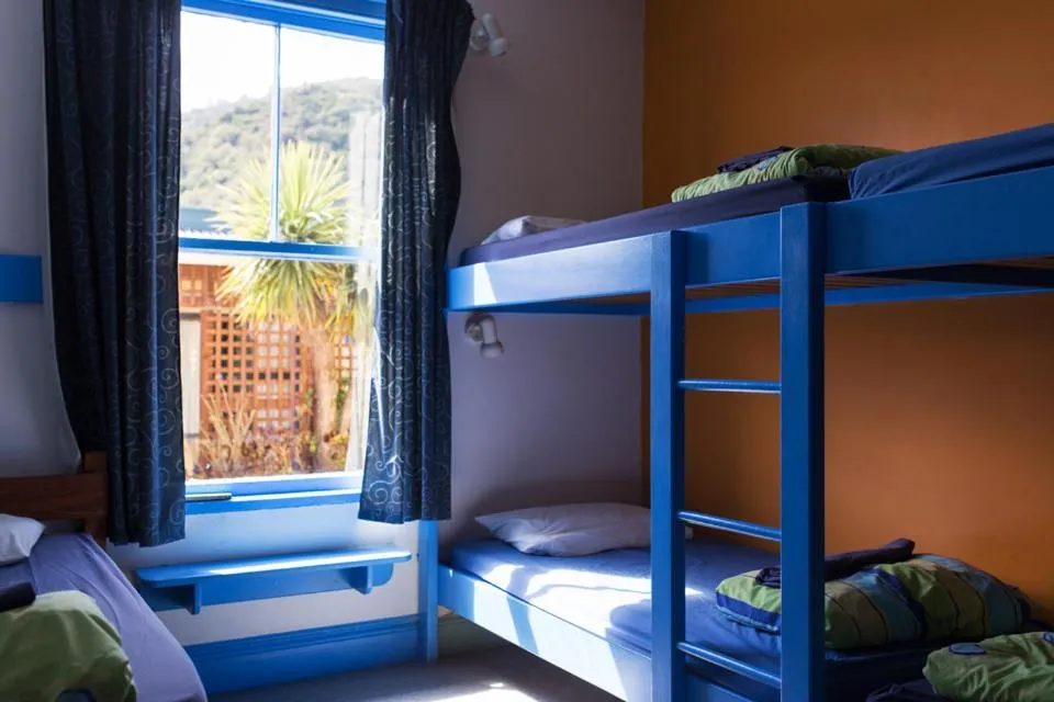 bunk bed, Bed in Sequoia Lodge Backpackers