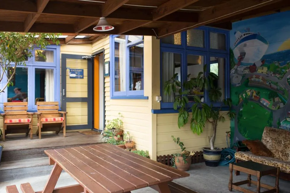 Balcony/Terrace in Sequoia Lodge Backpackers