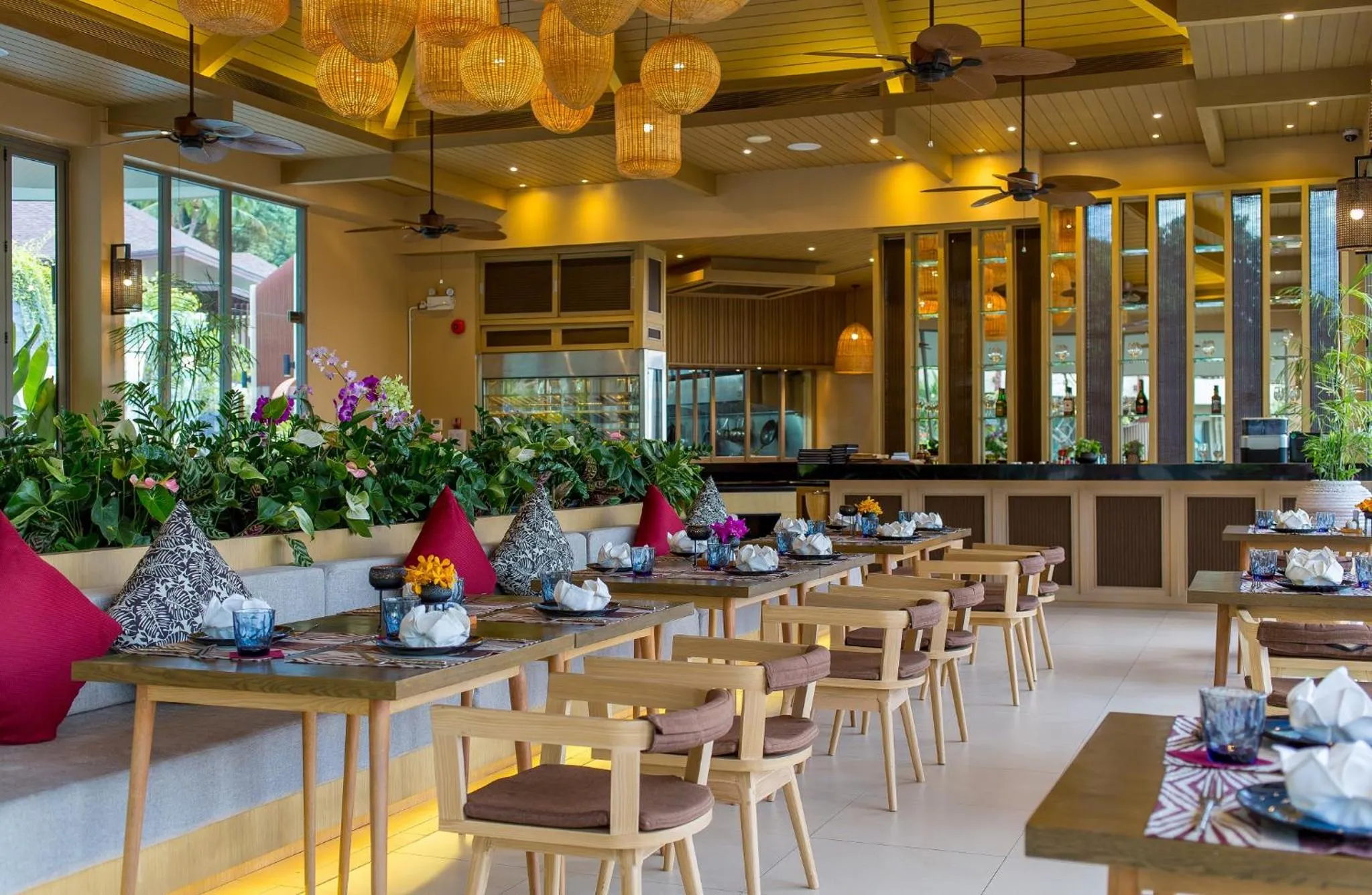Restaurant/places to eat in Mandarava Resort and Spa, Karon Beach