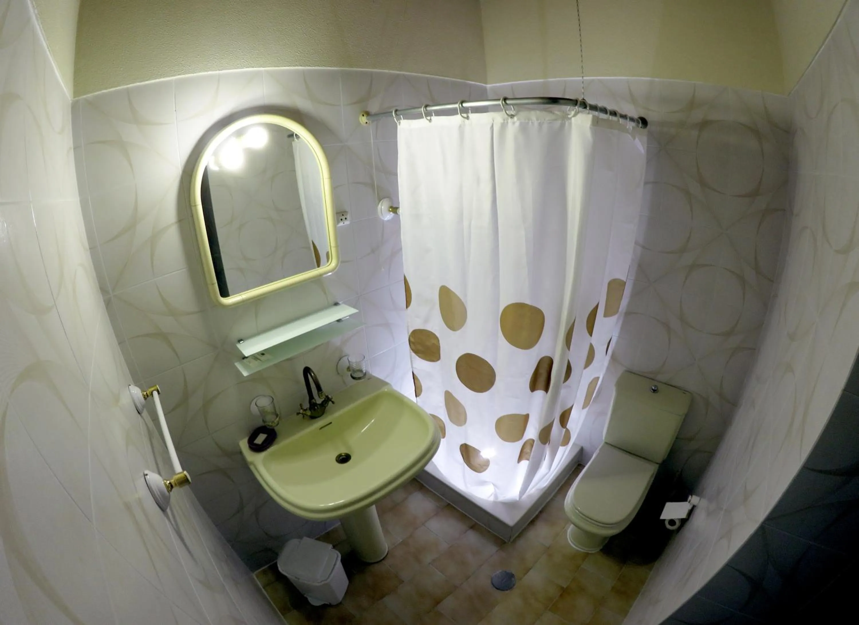 Bathroom in Hotel GORDON