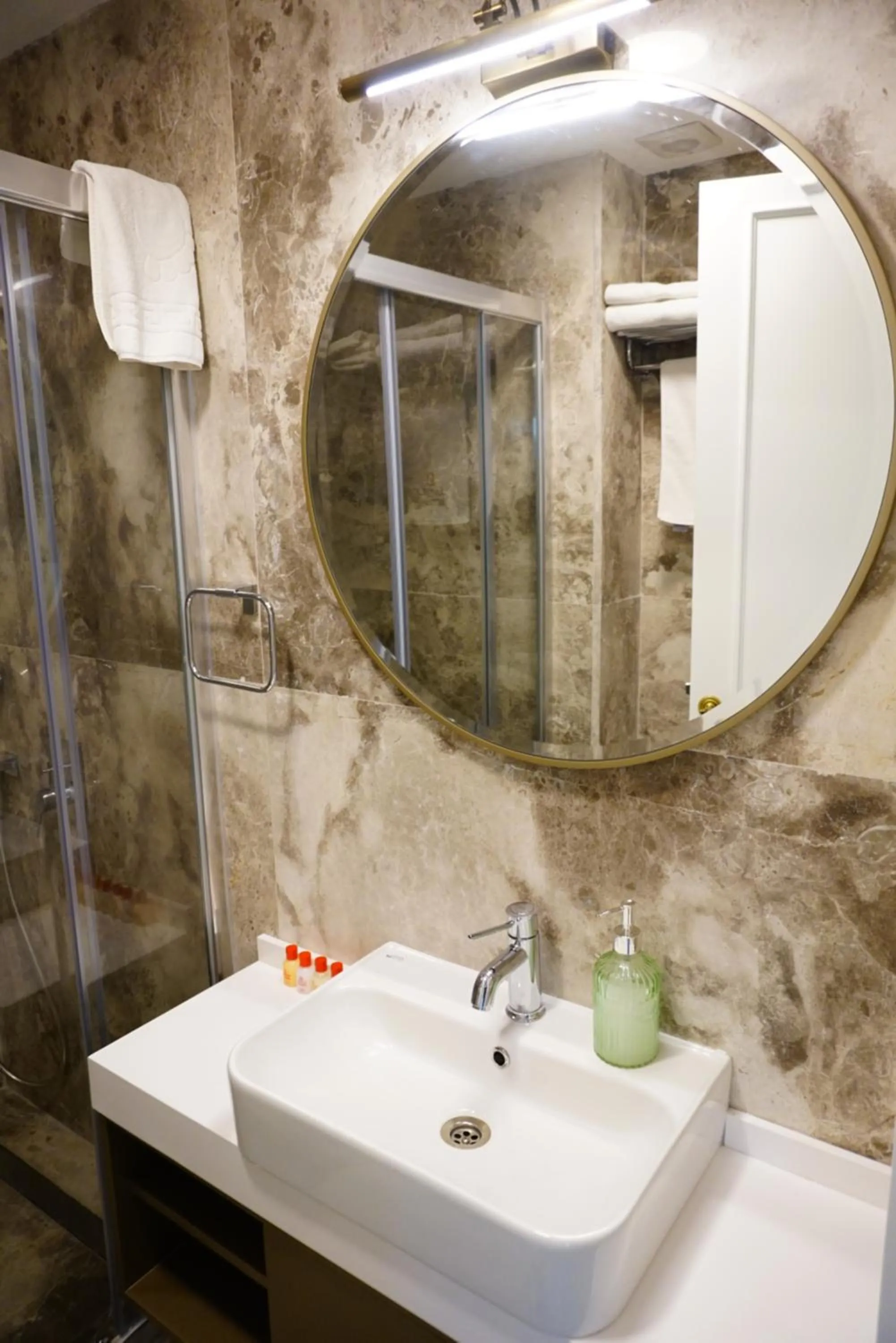 Shower in Kıvrakzade Otel