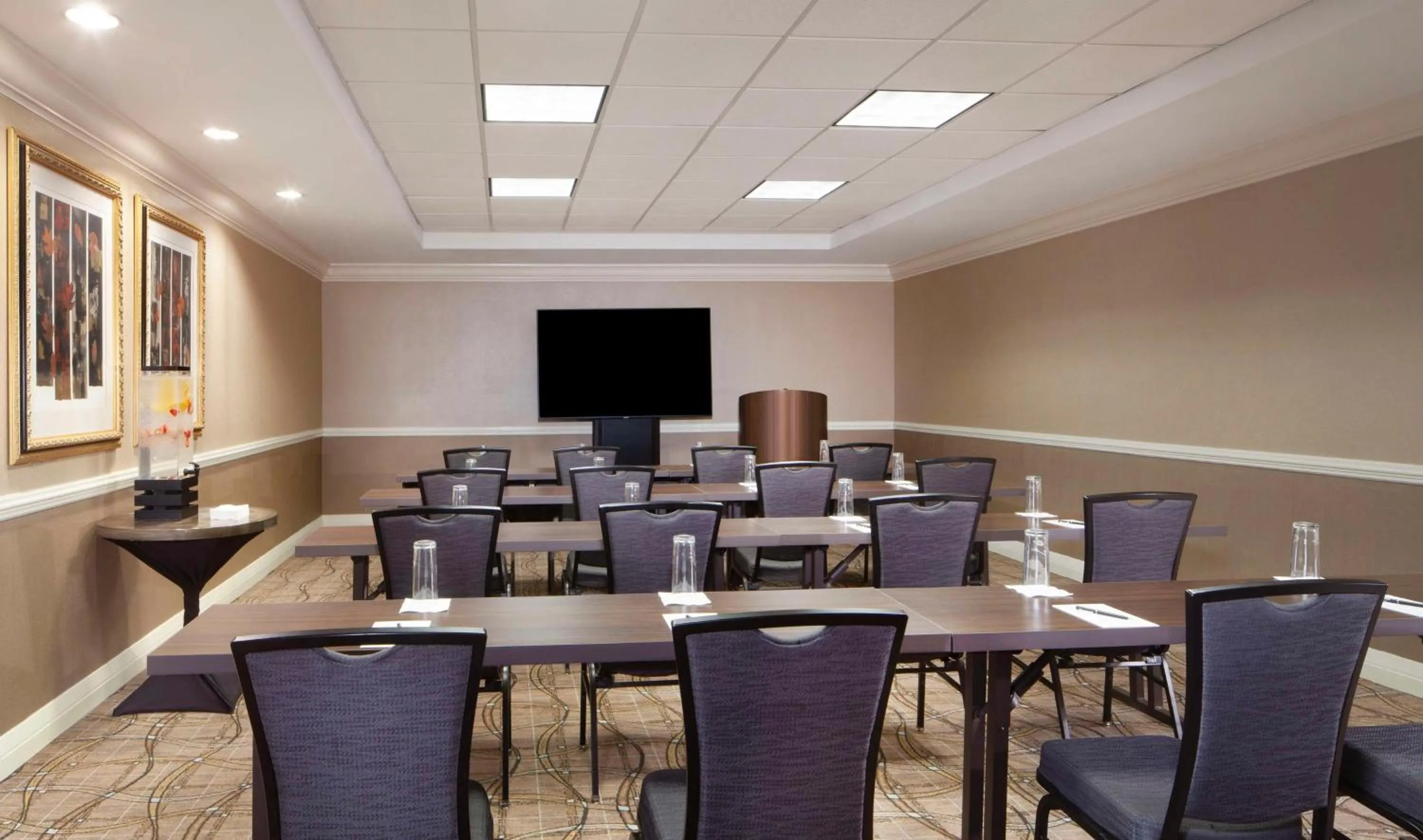 Meeting/conference room in Hilton Alexandria Old Town