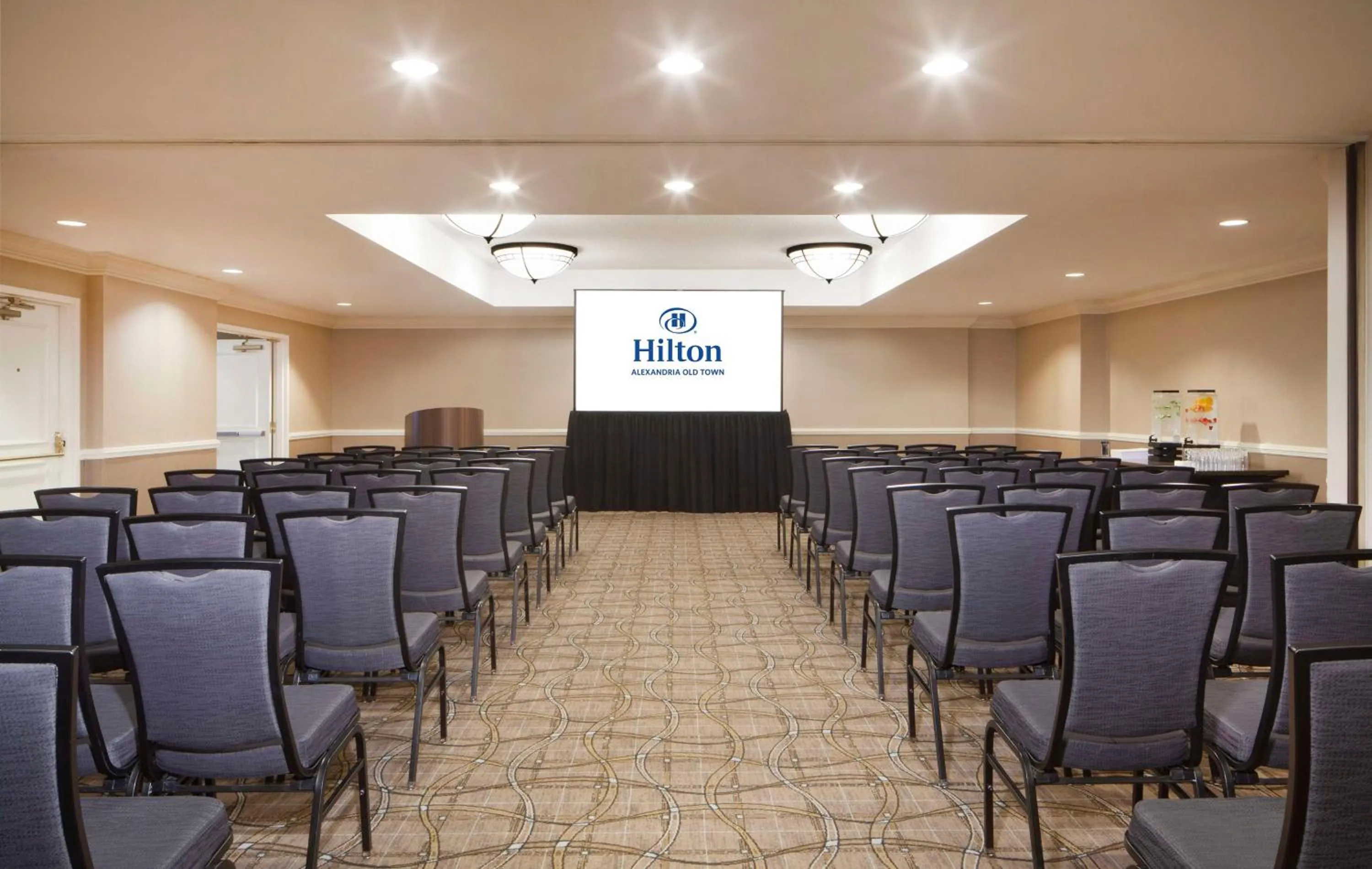 Meeting/conference room in Hilton Alexandria Old Town