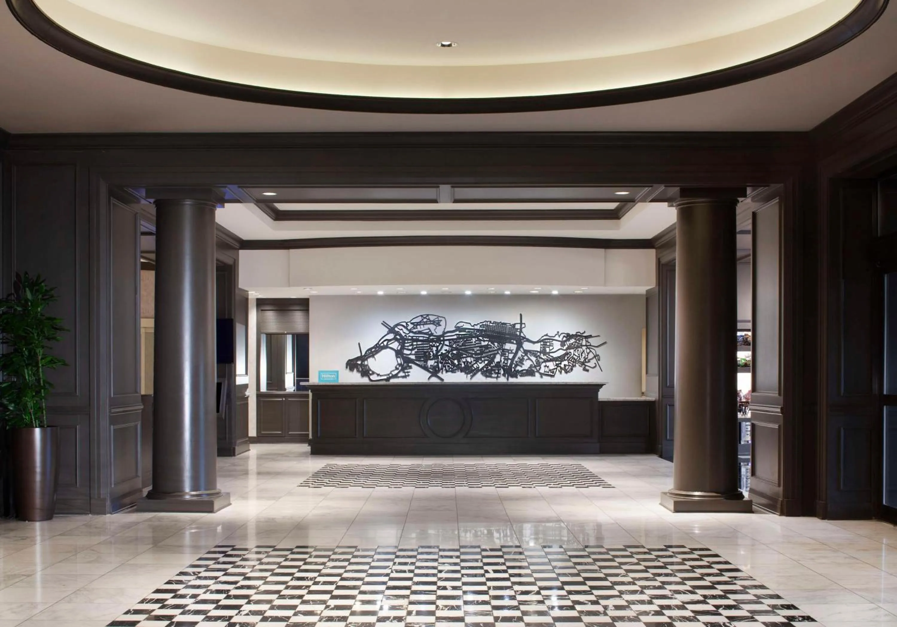 Lobby or reception in Hilton Alexandria Old Town
