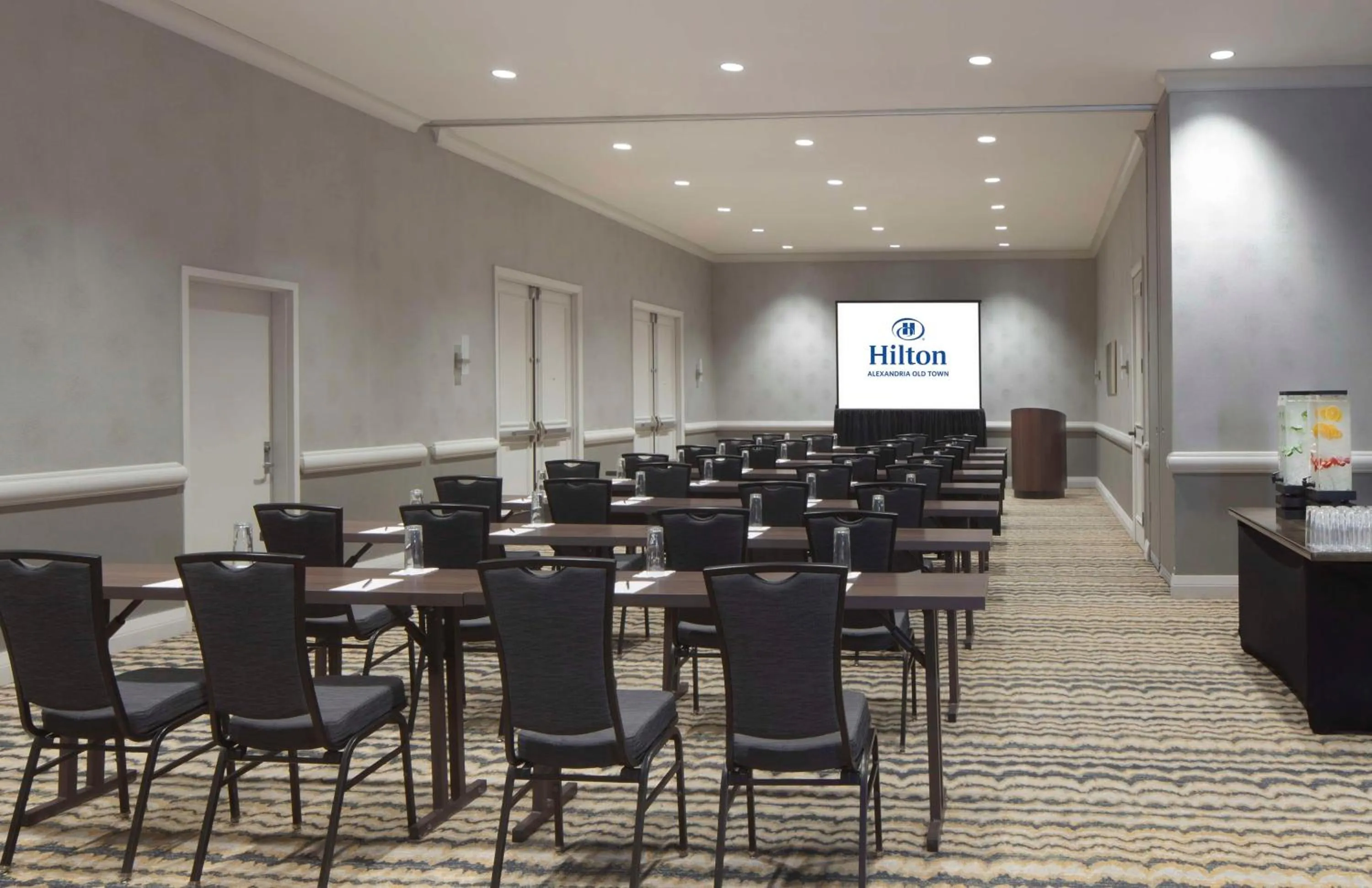 Meeting/conference room in Hilton Alexandria Old Town