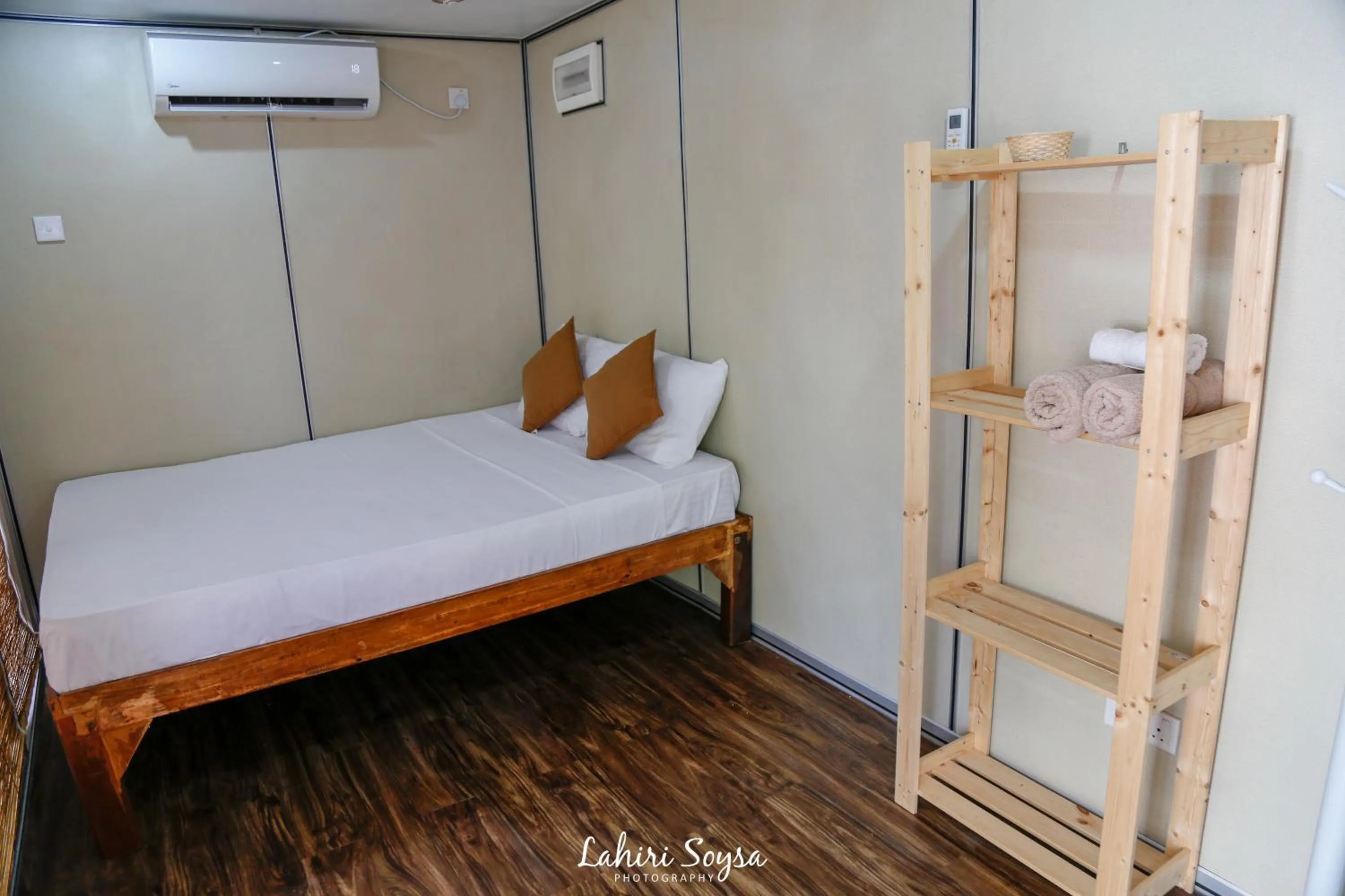 Photo of the whole room, Bed in MA Villa Unawatuna