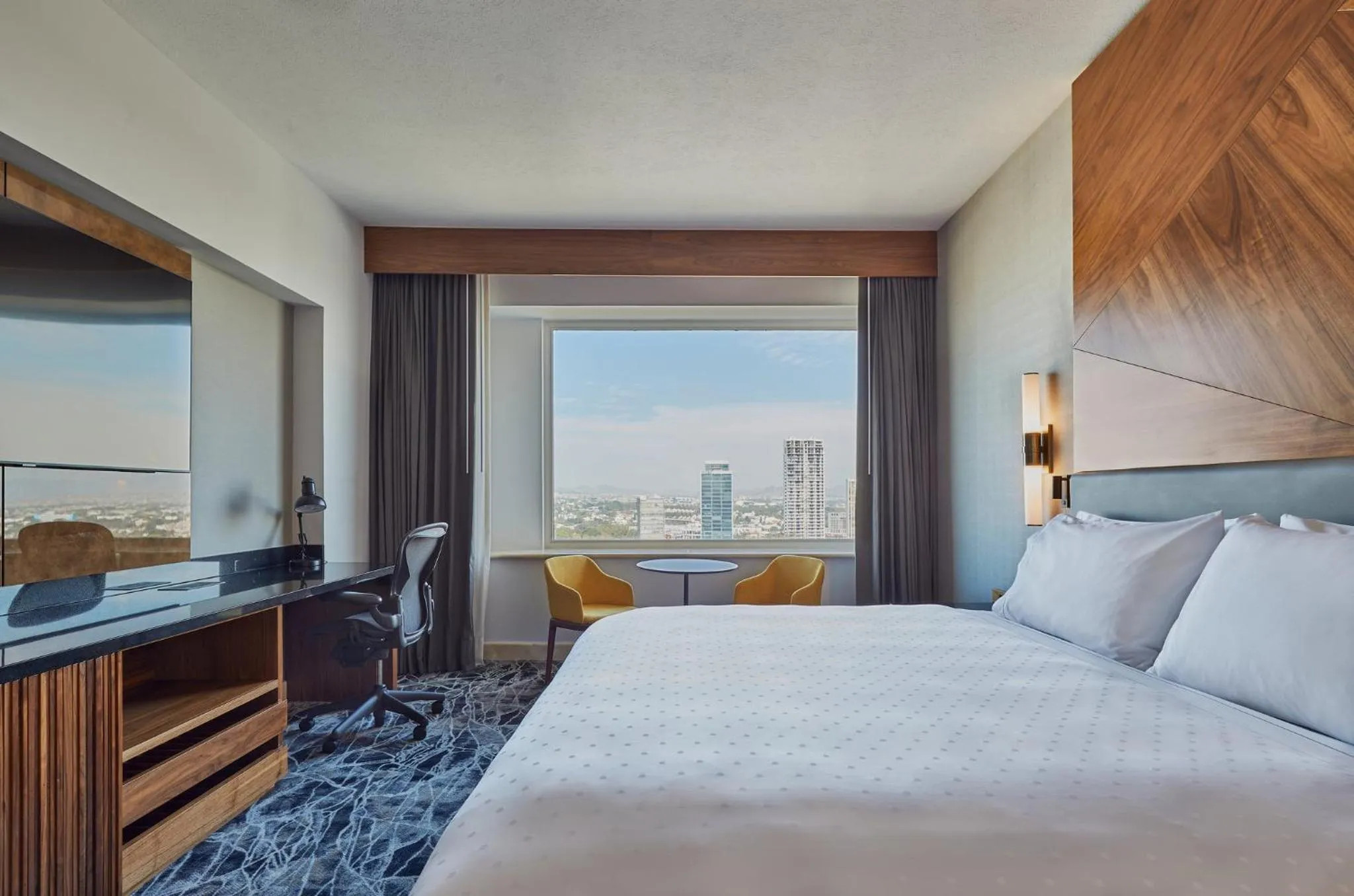 Photo of the whole room, Bed in Grand Fiesta Americana Guadalajara Country Club