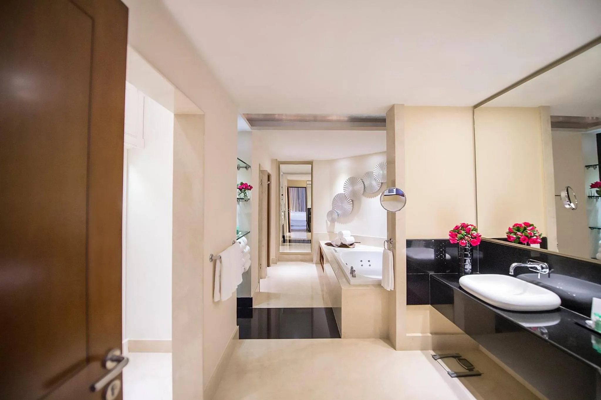 Shower, Bed in Grand Fiesta Americana Guadalajara Country Club