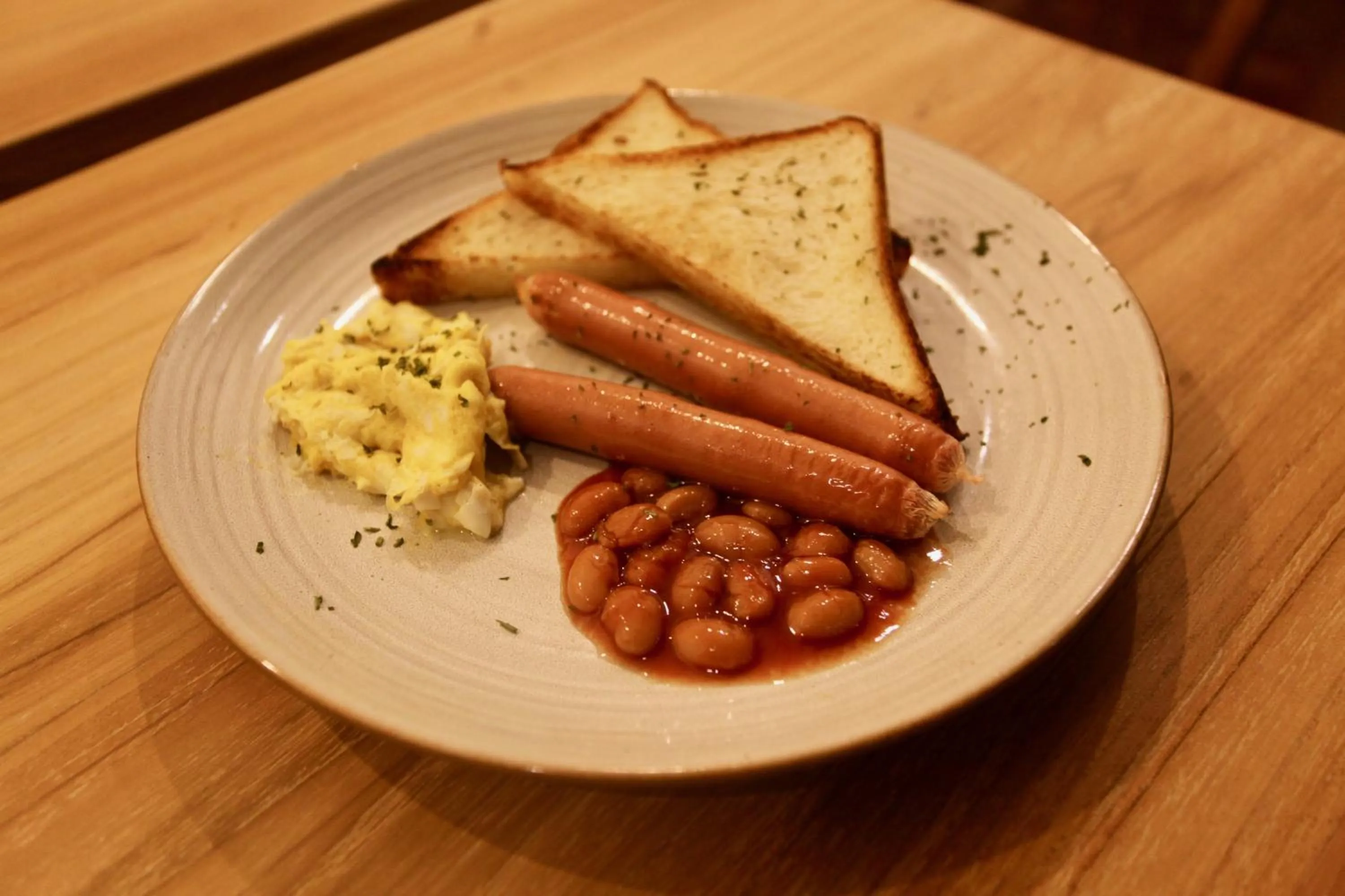 Restaurant/places to eat in Beach Hut Hostel