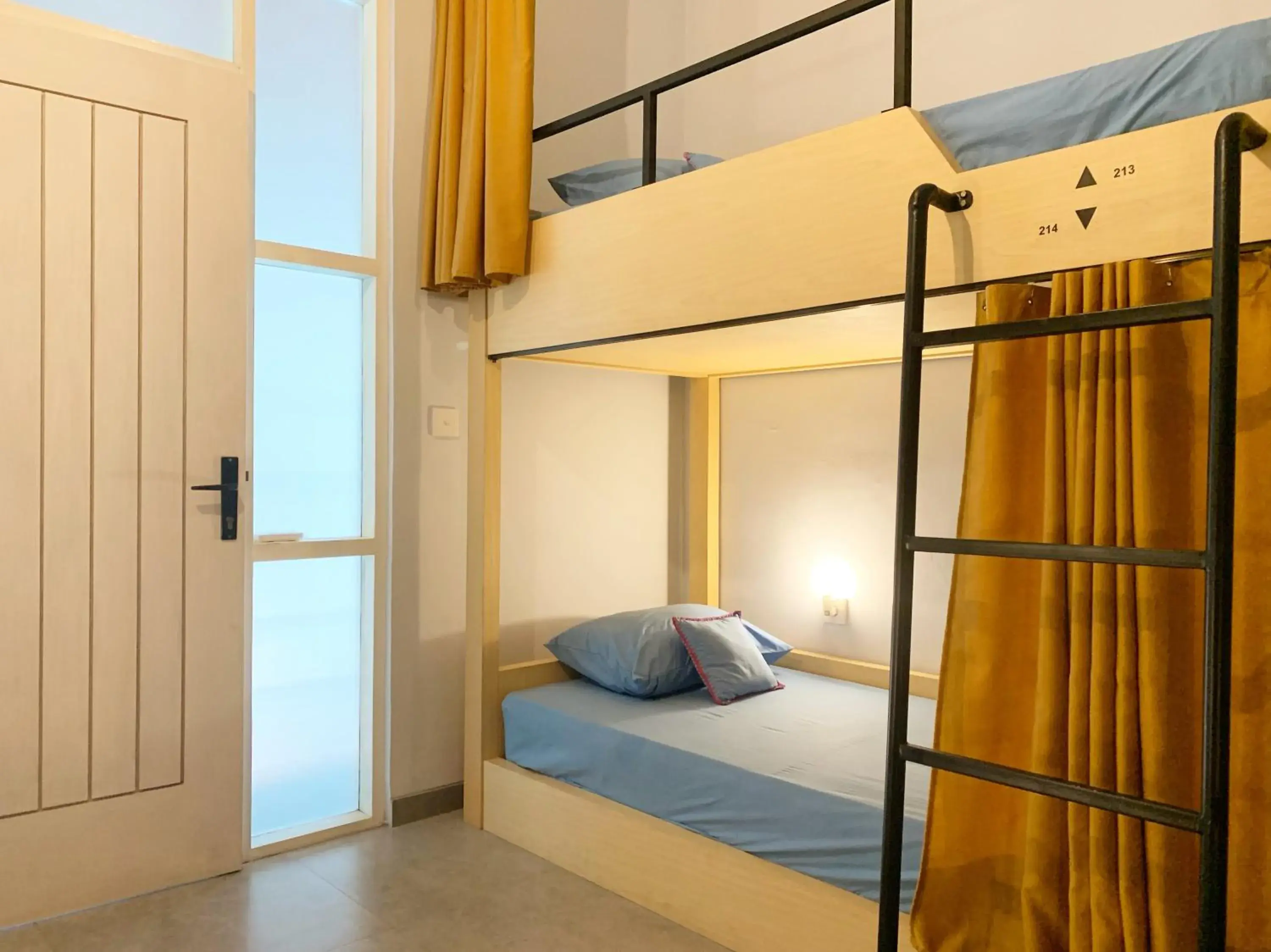 Bed in 6-Bed Female Dormitory Room in Beach Hut Hostel Bed in 6-Bed Female Dormitory Room in Beach Hut Hostel