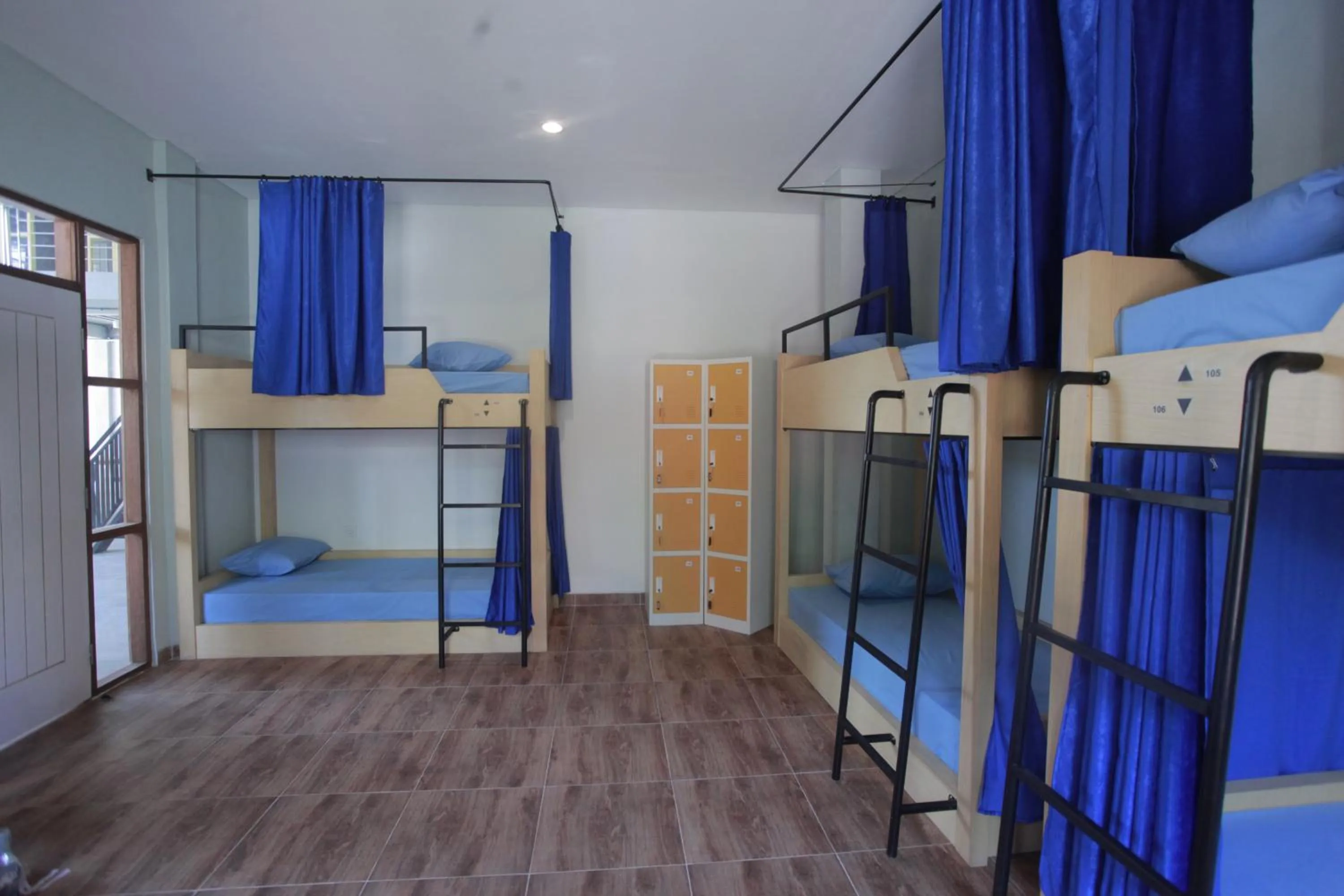 Bedroom, Bed in Beach Hut Hostel