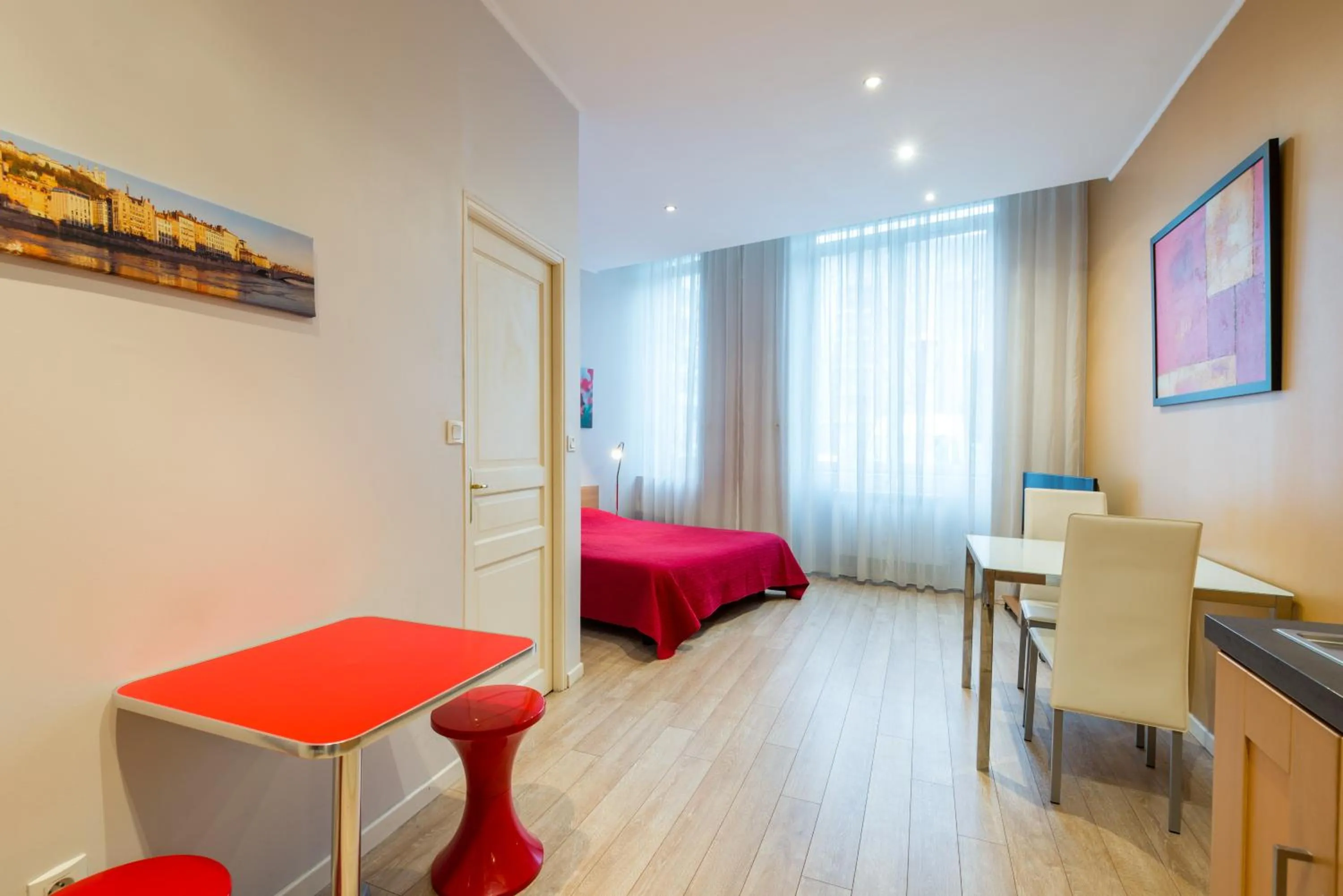 Dining area, Bed in Les Studios De La Place (Part-Dieu)