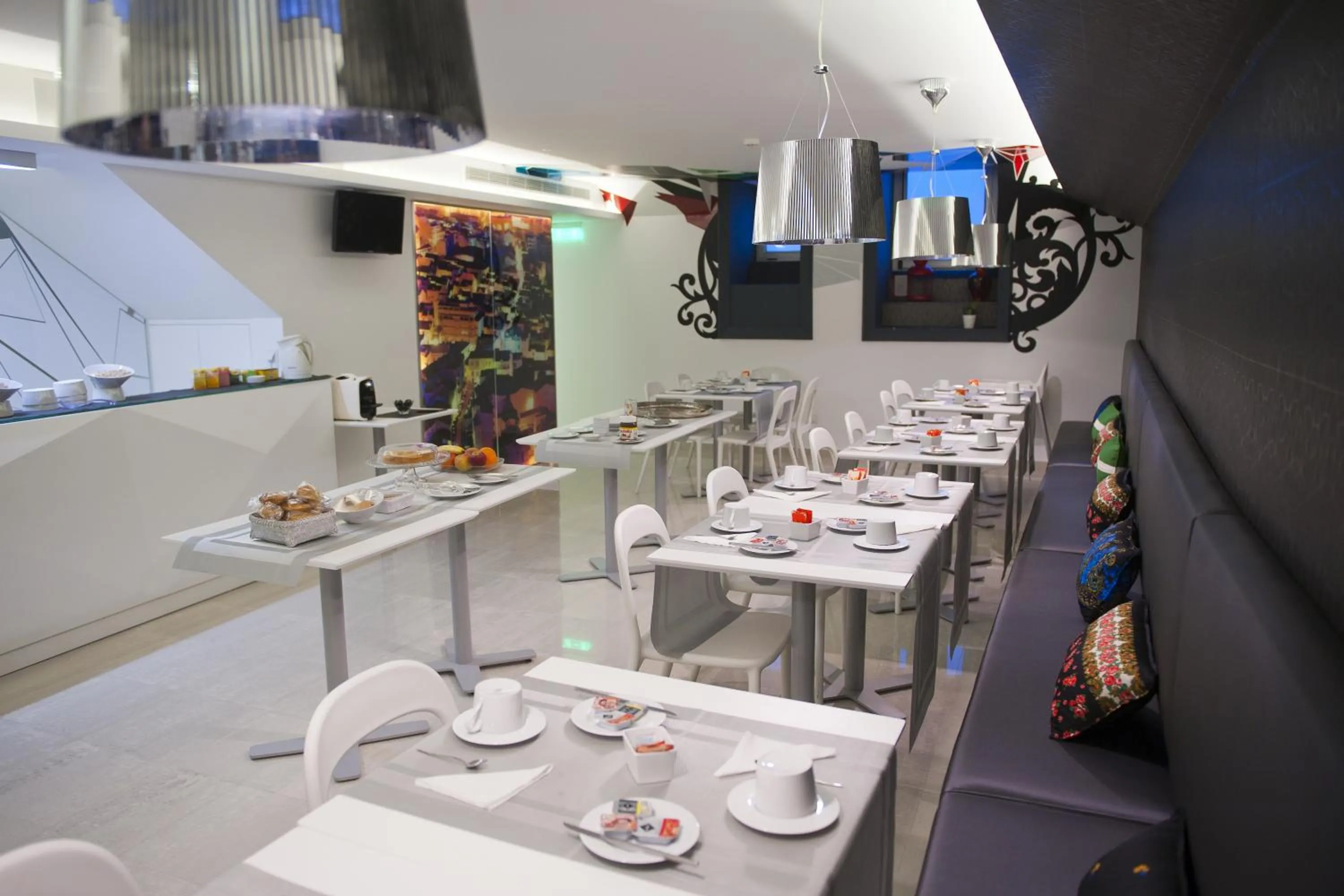 Restaurant/places to eat in Hotel Magic