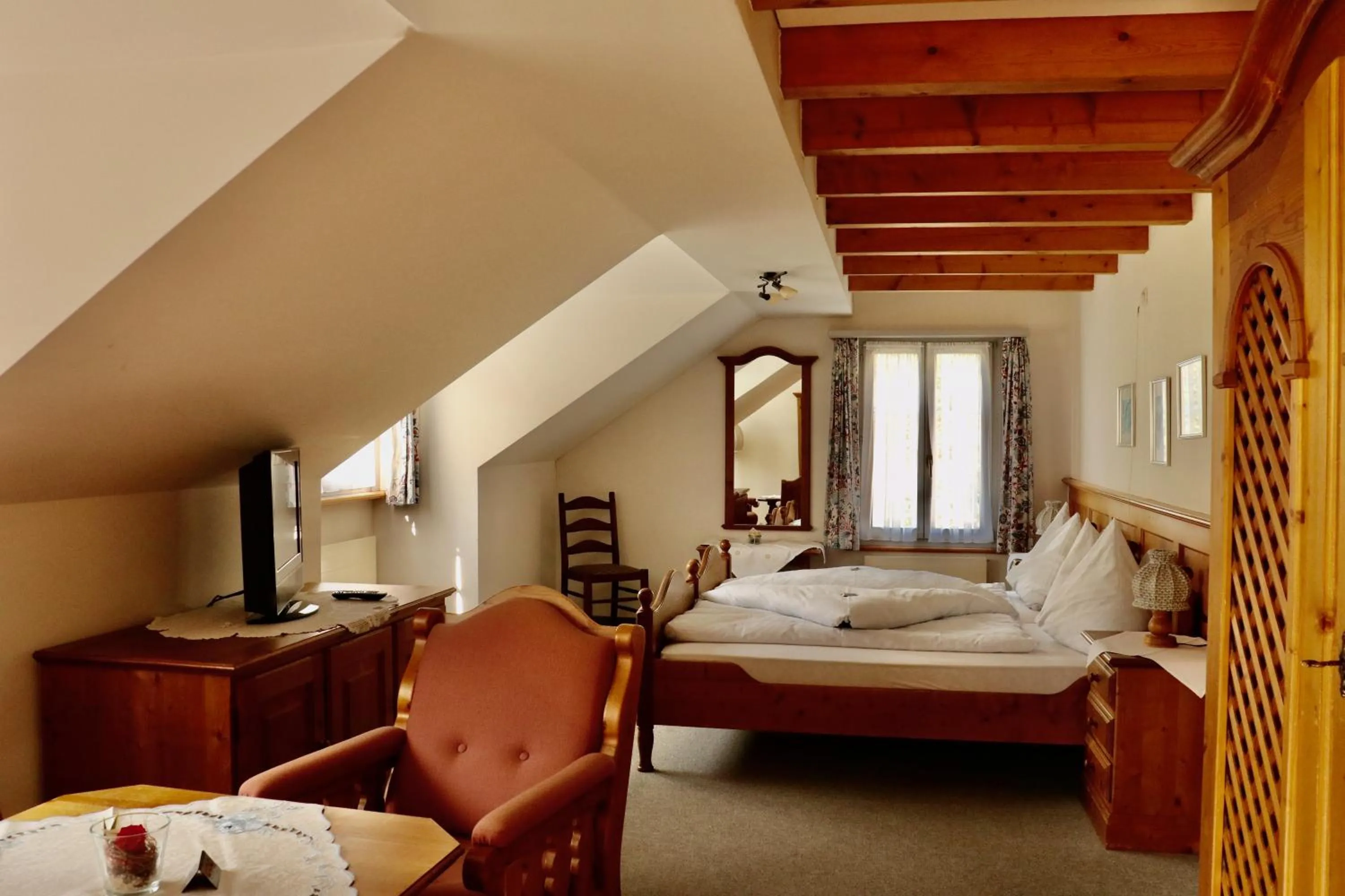 Bedroom, Bed in Hotel Restaurant Rössli