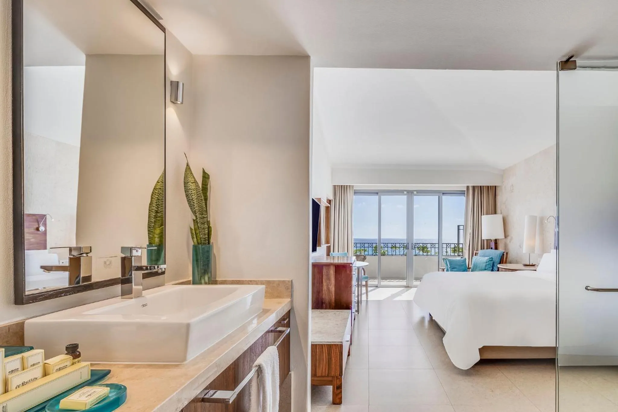 Photo of the whole room, Bed in Fiesta Americana Condesa Cancun - All Inclusive