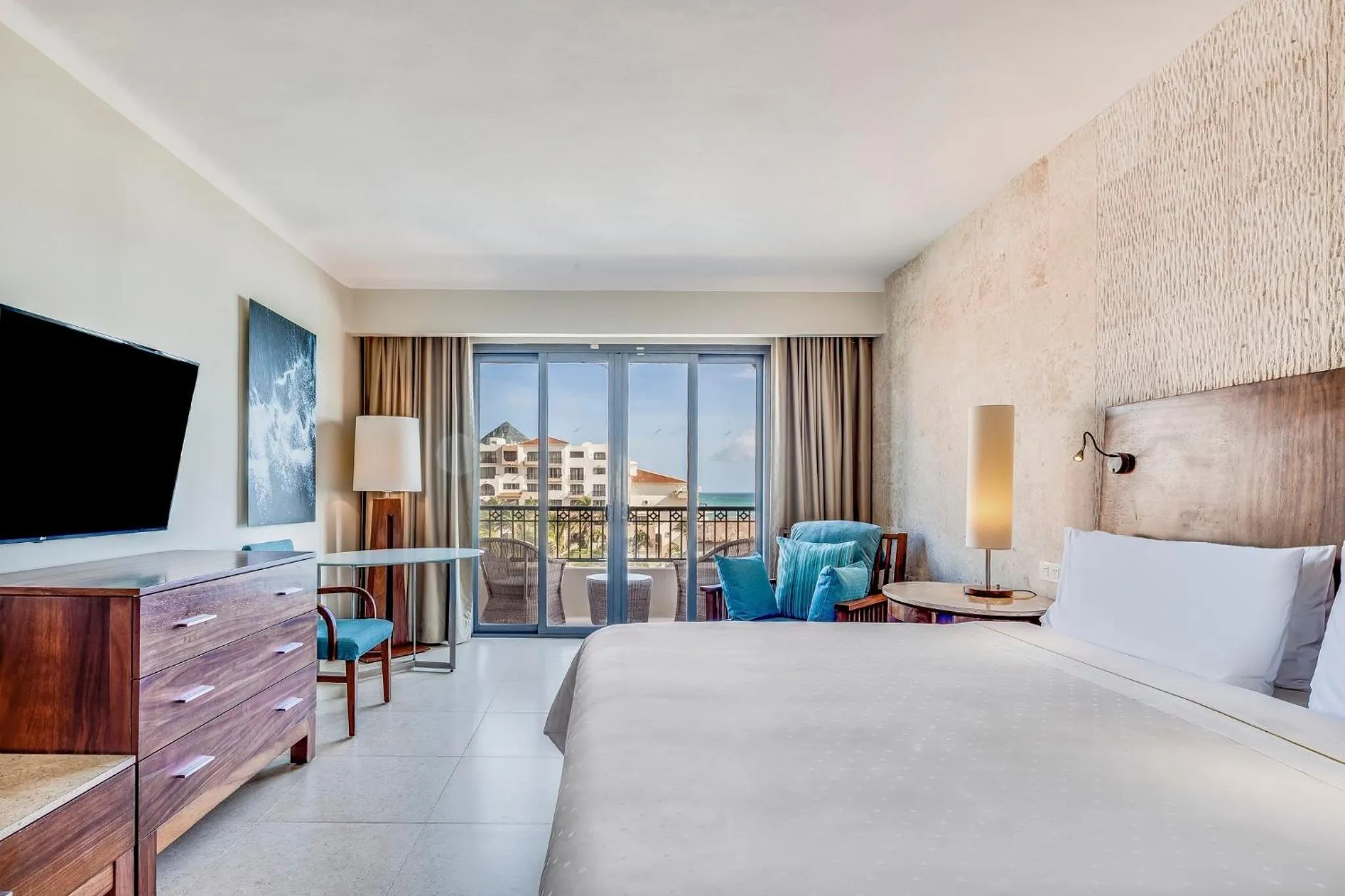 Photo of the whole room, Bed in Fiesta Americana Condesa Cancun - All Inclusive