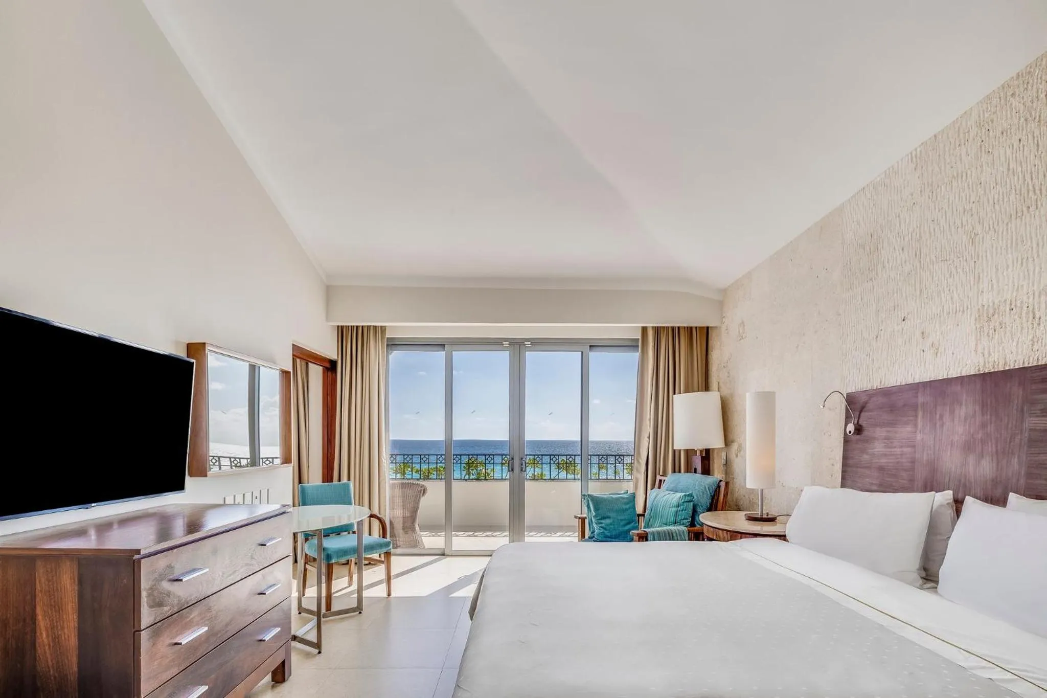 Photo of the whole room, Bed in Fiesta Americana Condesa Cancun - All Inclusive