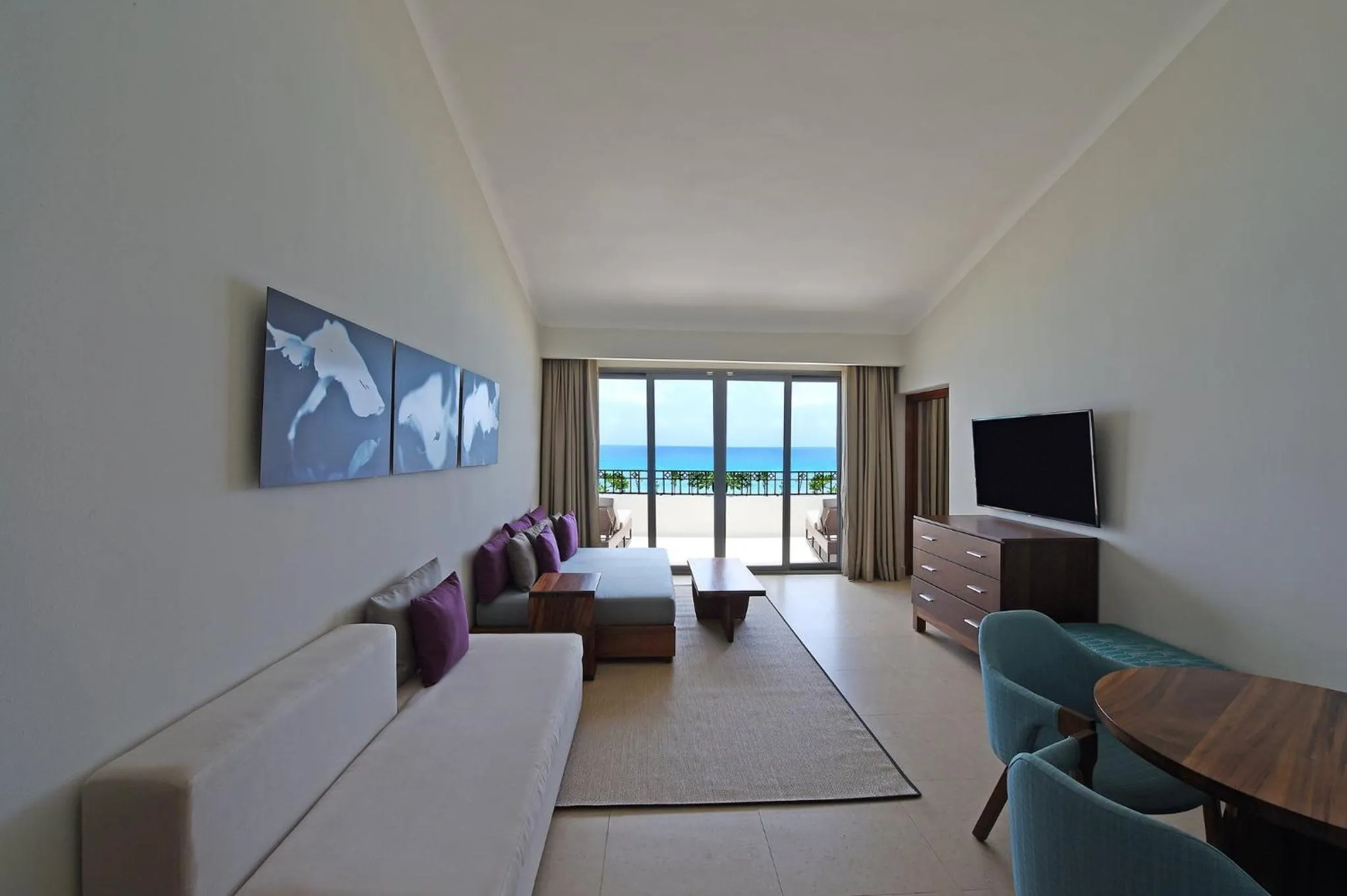 Photo of the whole room, Bed in Fiesta Americana Condesa Cancun - All Inclusive