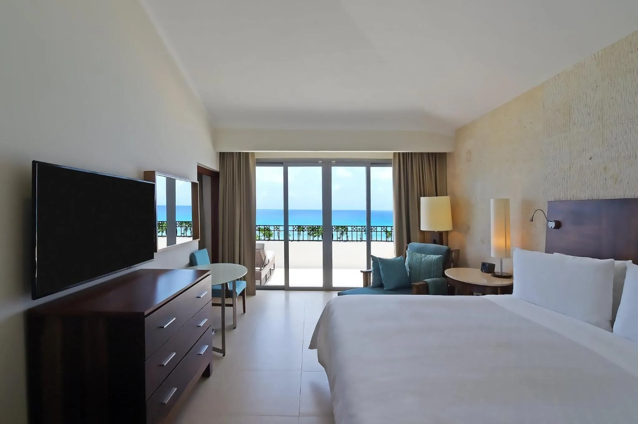 Photo of the whole room, Bed in Fiesta Americana Condesa Cancun - All Inclusive