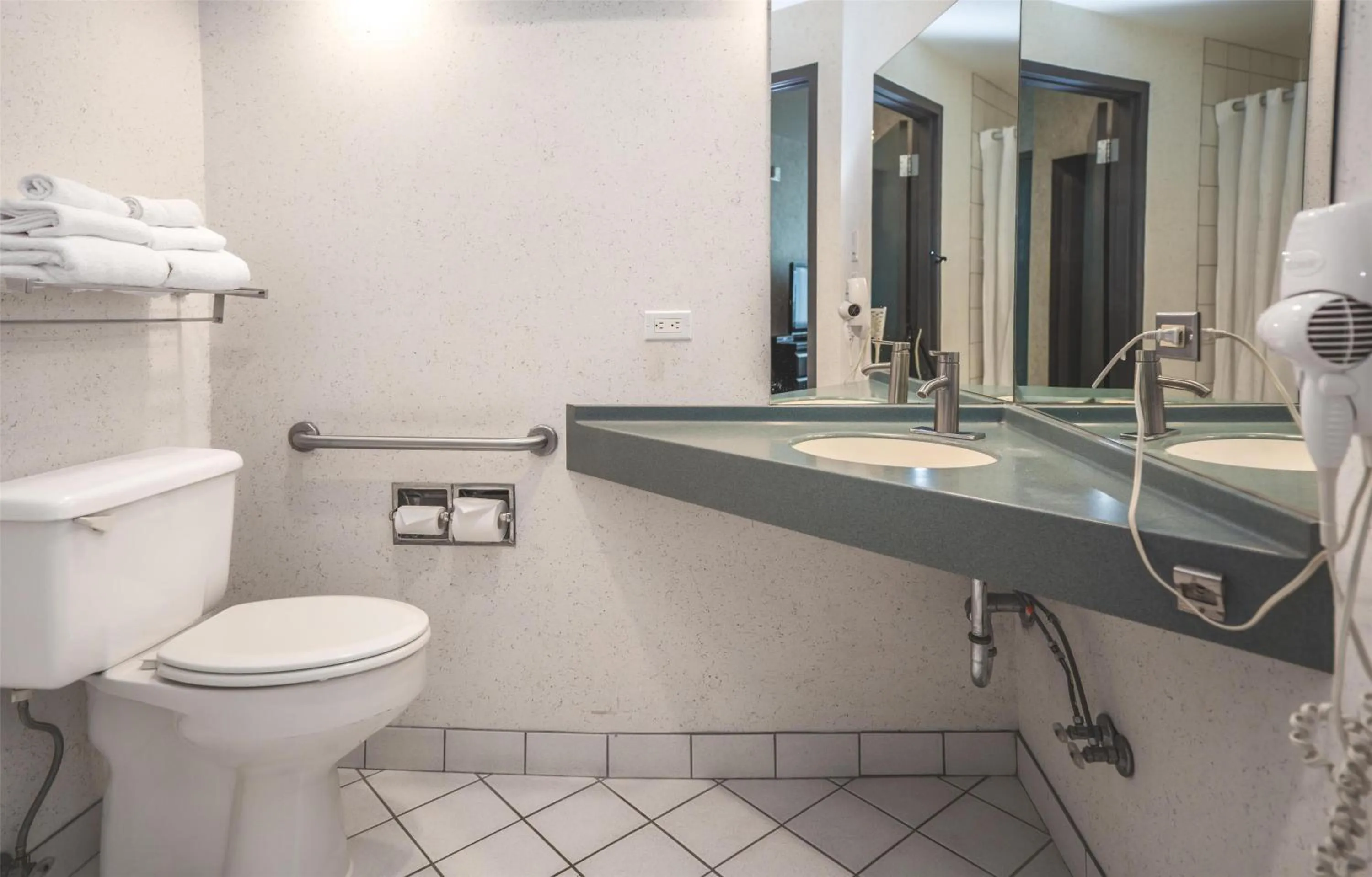 Bathroom in Coast Lonsdale Quay Hotel