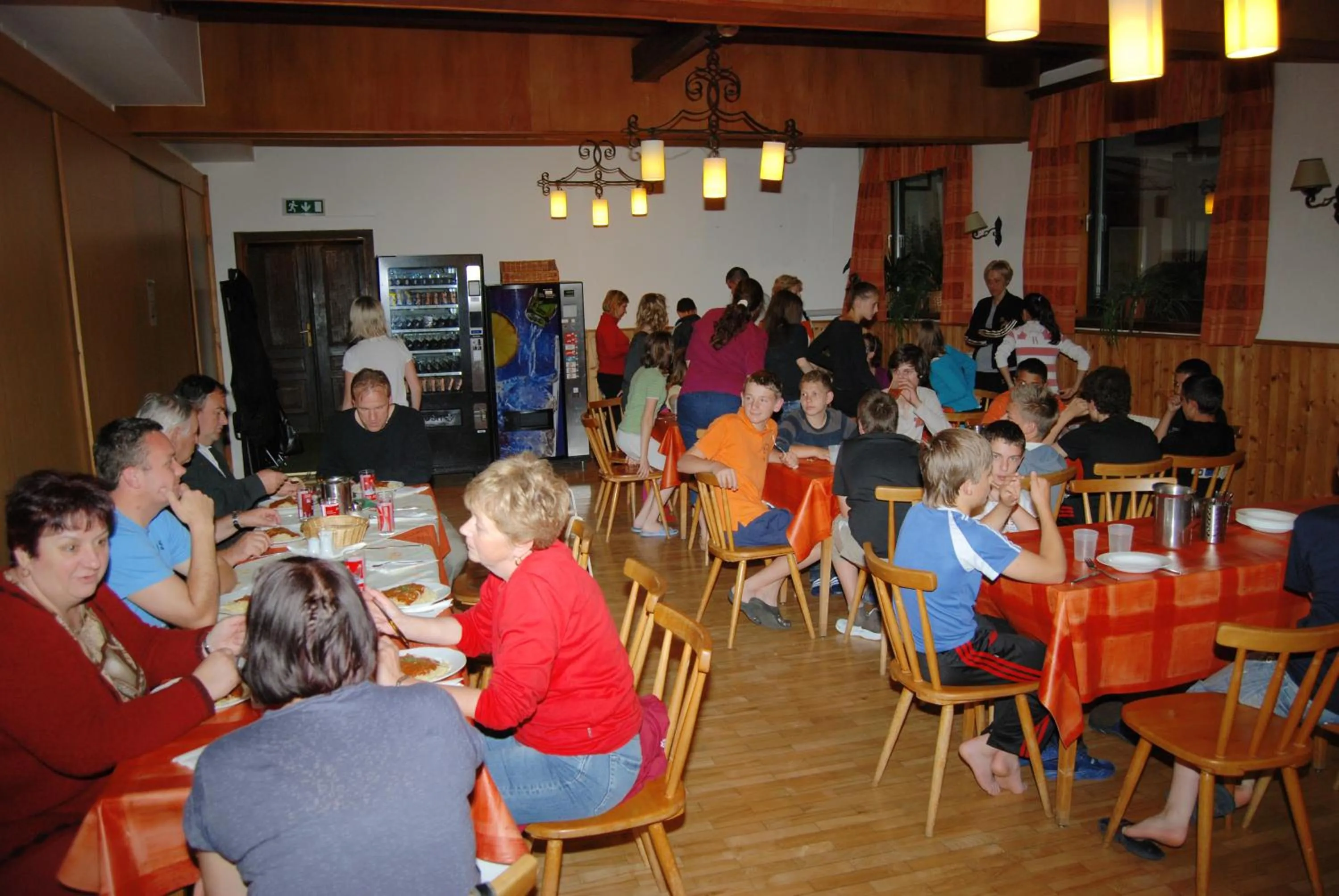 Restaurant/places to eat in Jugendgästehaus Gosauschmied