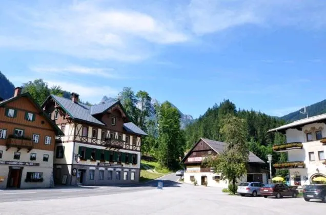 Facade/entrance in Jugendgästehaus Gosauschmied