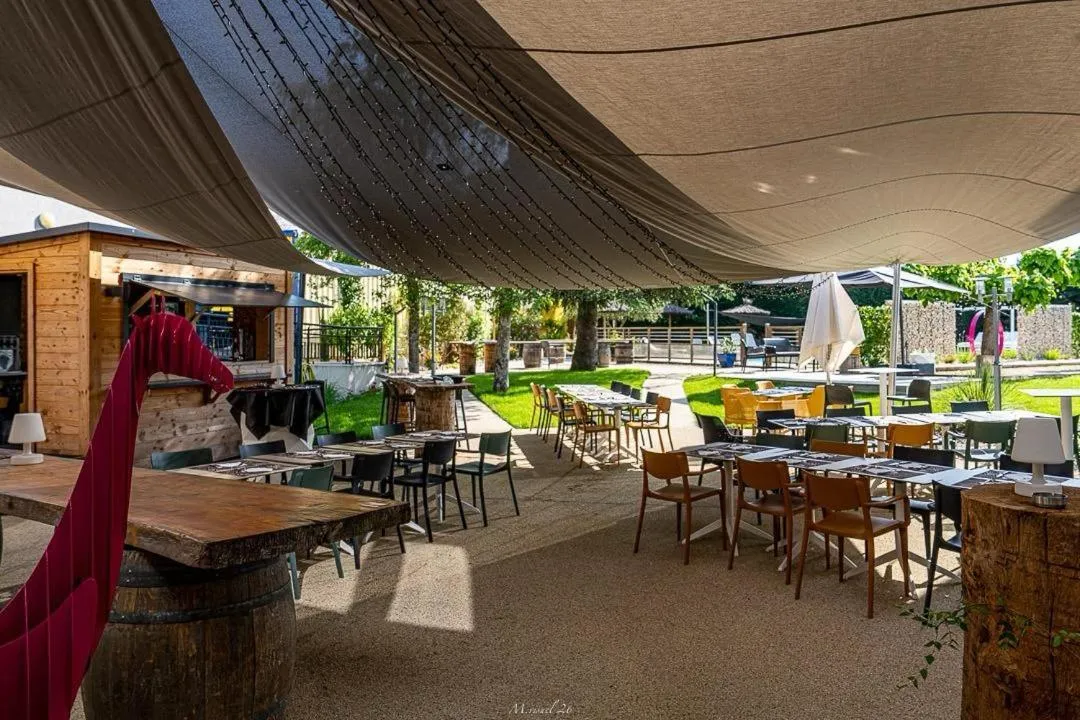 Restaurant/places to eat in Hôtel Karène