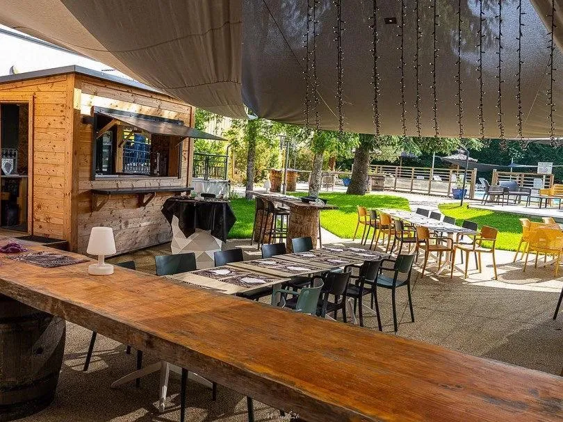 Restaurant/places to eat in Hôtel Karène