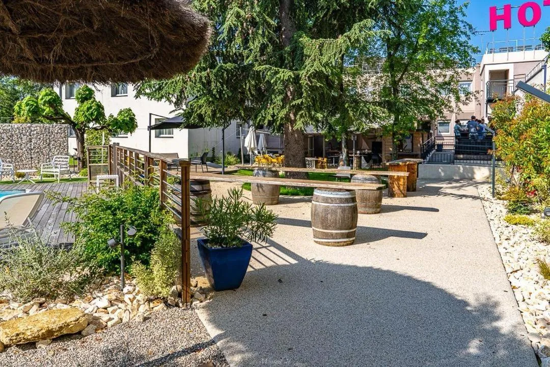 Garden in Hôtel Karène