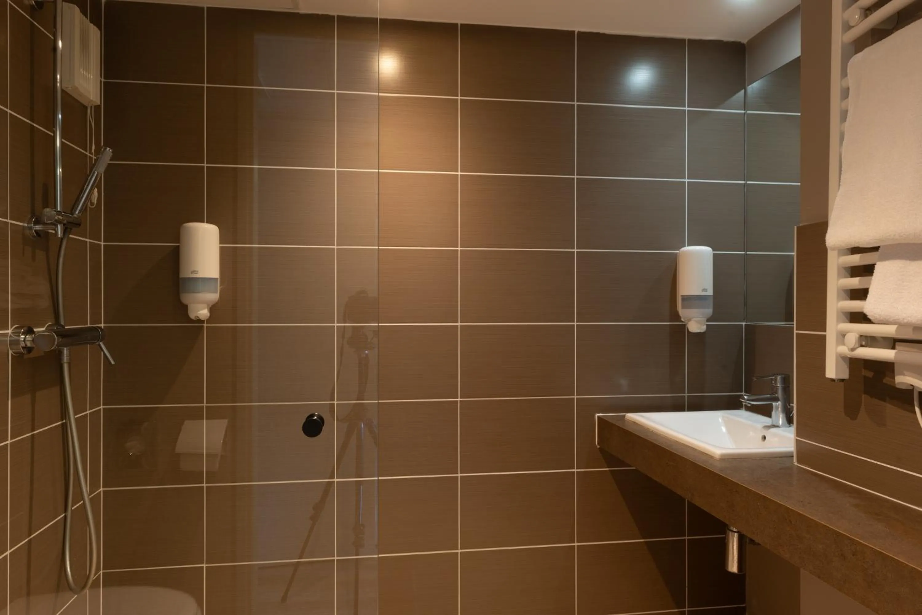 Bathroom in EastLodge Lyon Est Eurexpo