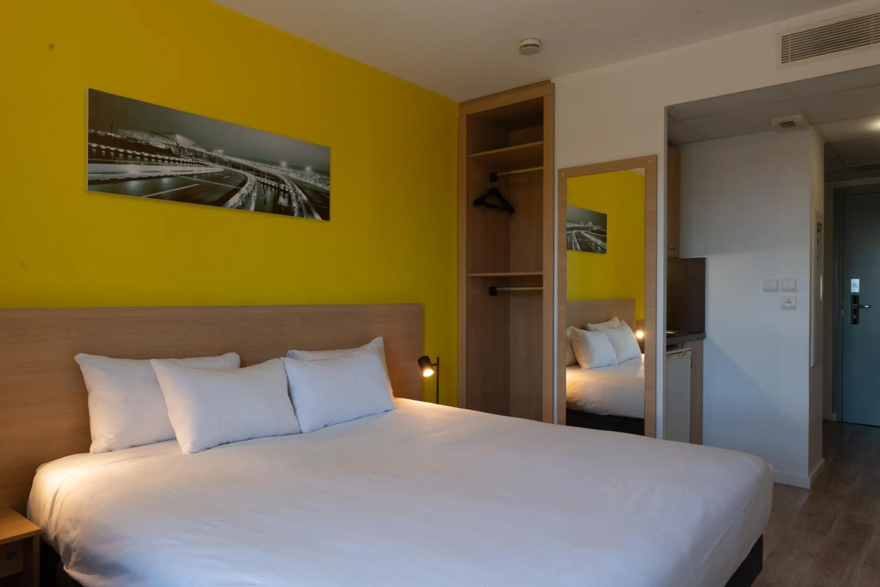 Bed in EastLodge Lyon Est Eurexpo