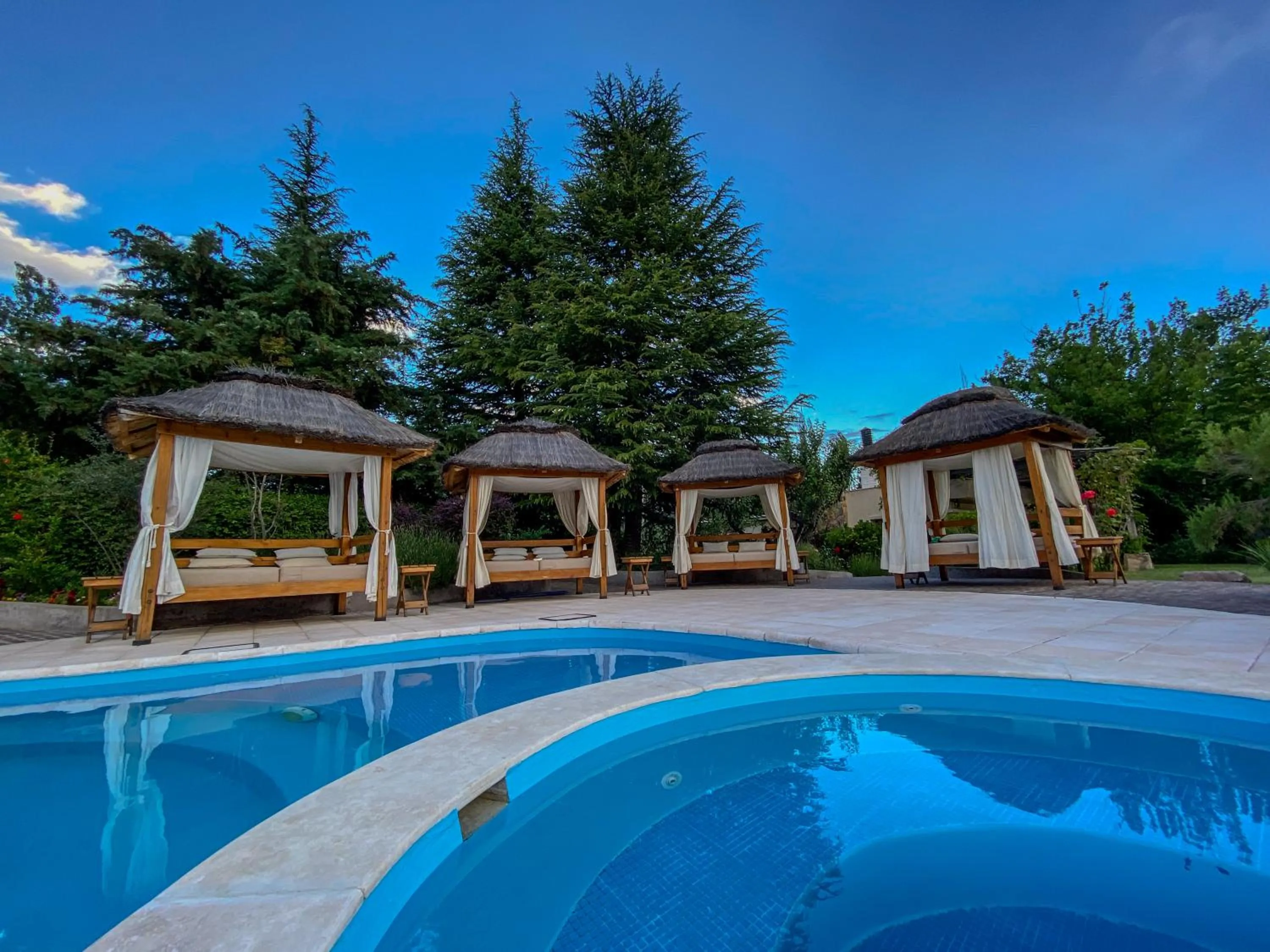 Swimming pool in El Carmelo Mountain Lodge