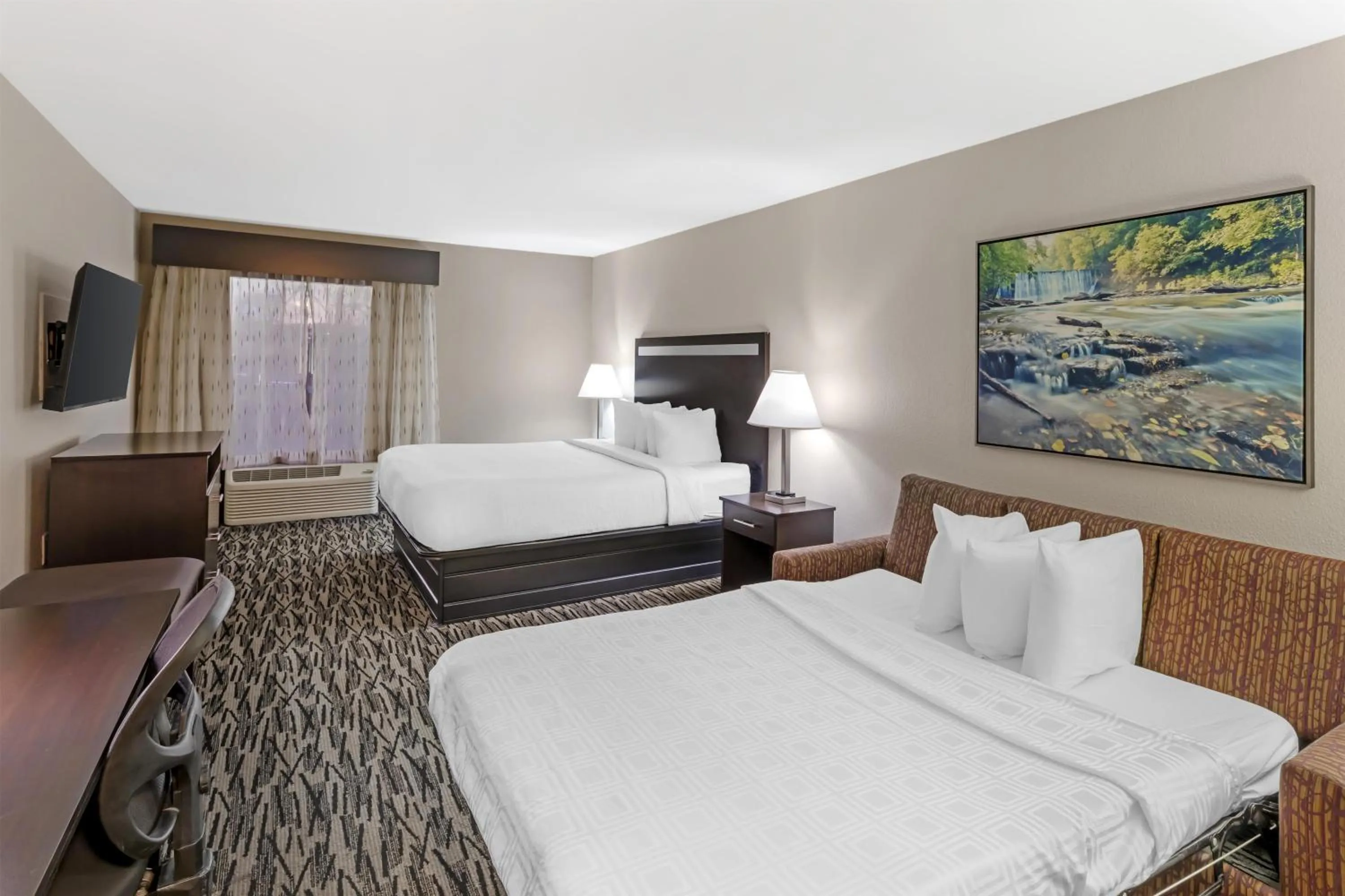 Photo of the whole room, Bed in Best Western Plus McDonough Inn & Suites