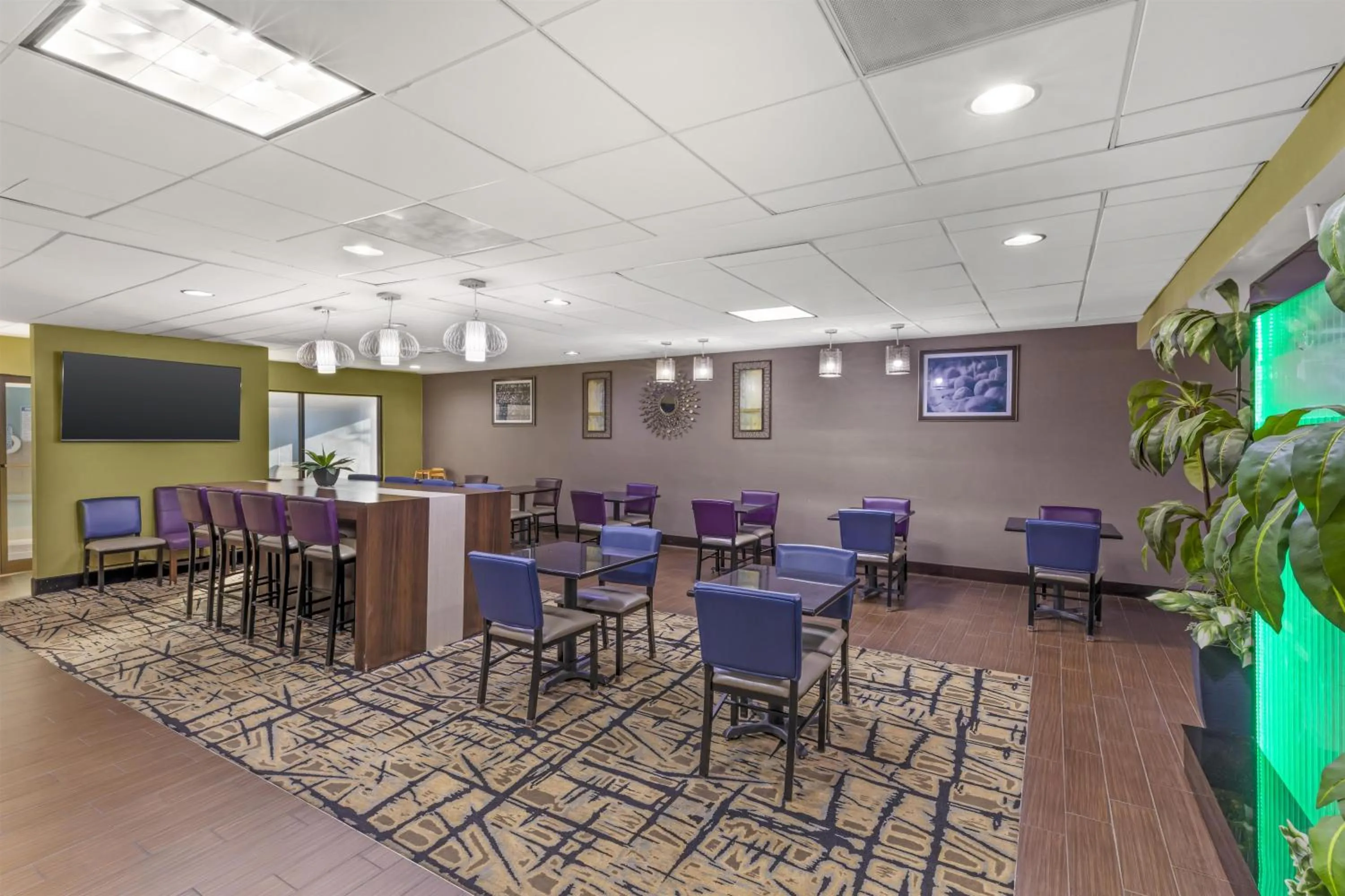 Breakfast in Best Western Plus McDonough Inn & Suites