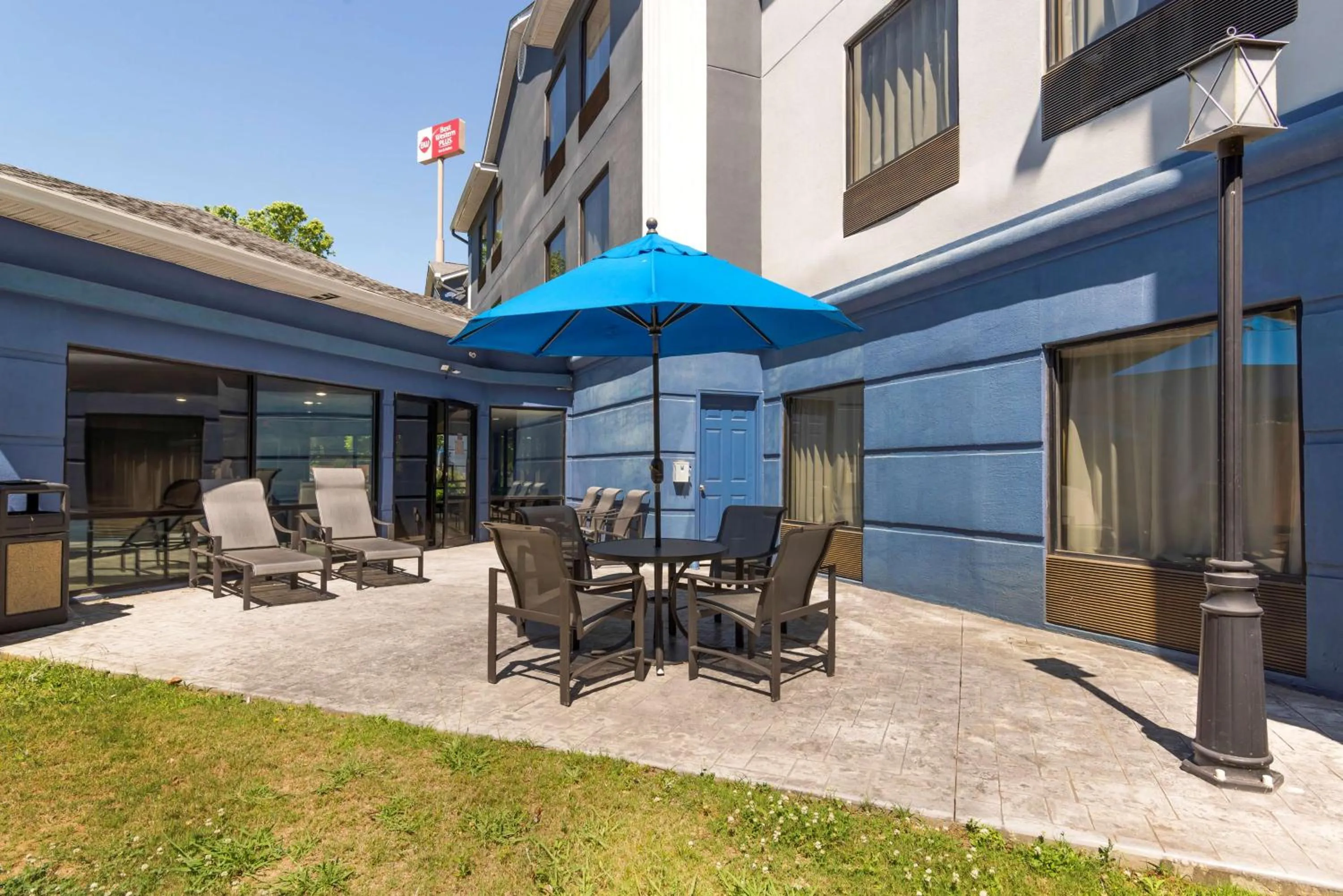 Property building in Best Western Plus McDonough Inn & Suites