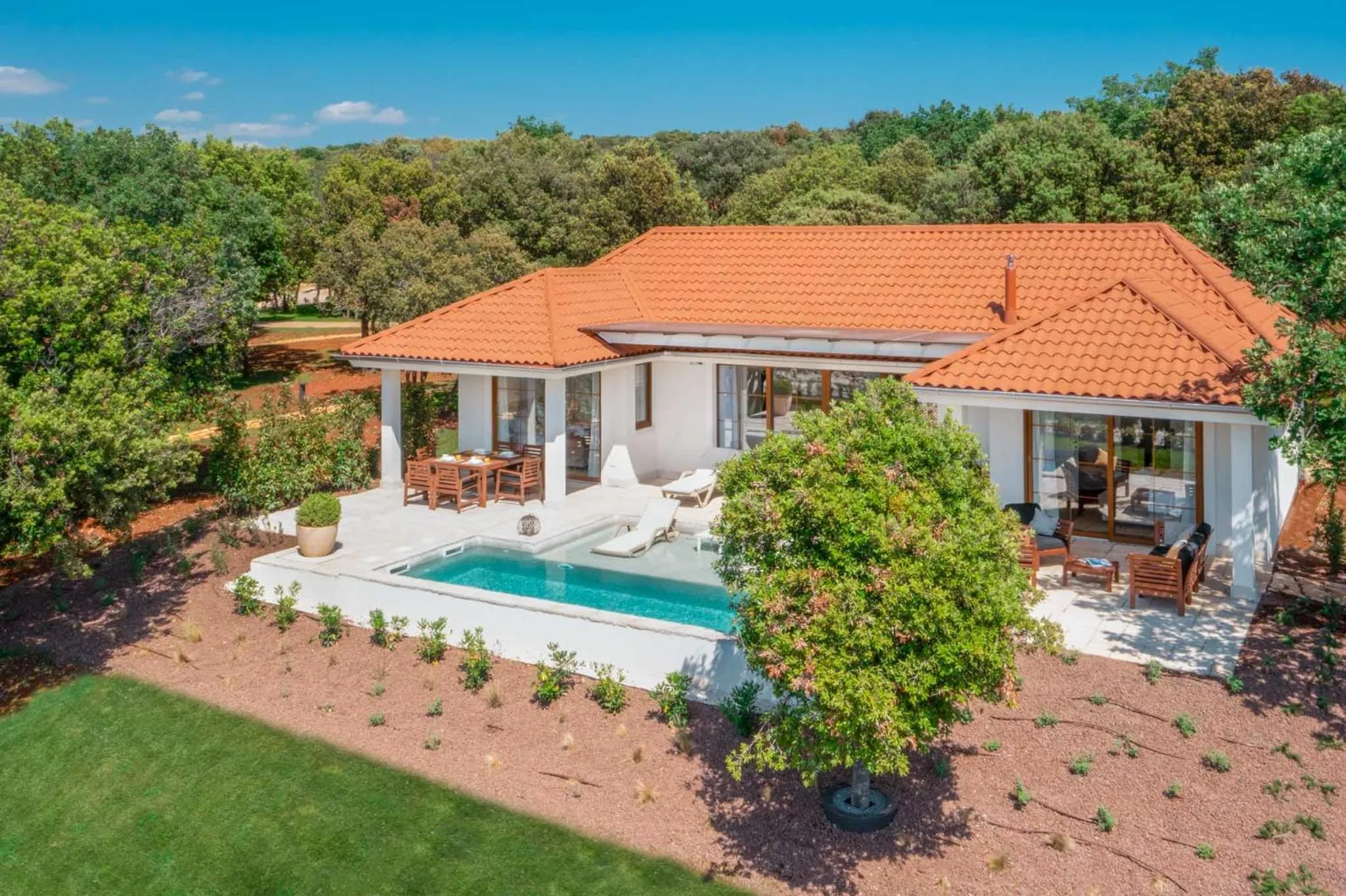 Luxury Beach Villa with Private Swimming Pool in Camping Homes Mon Perin