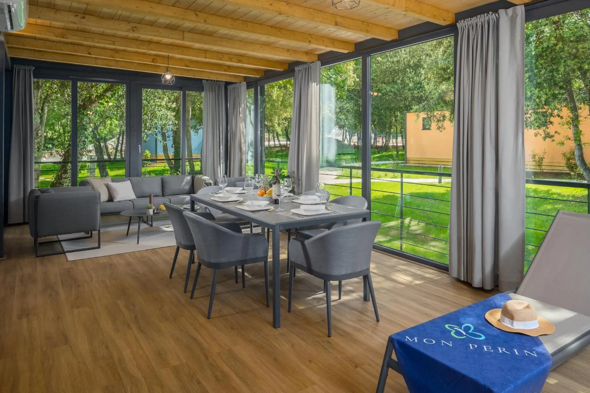 Day in Camping Homes Mon Perin