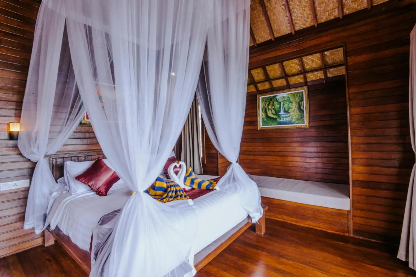 Bed in Sunday Huts Lembongan