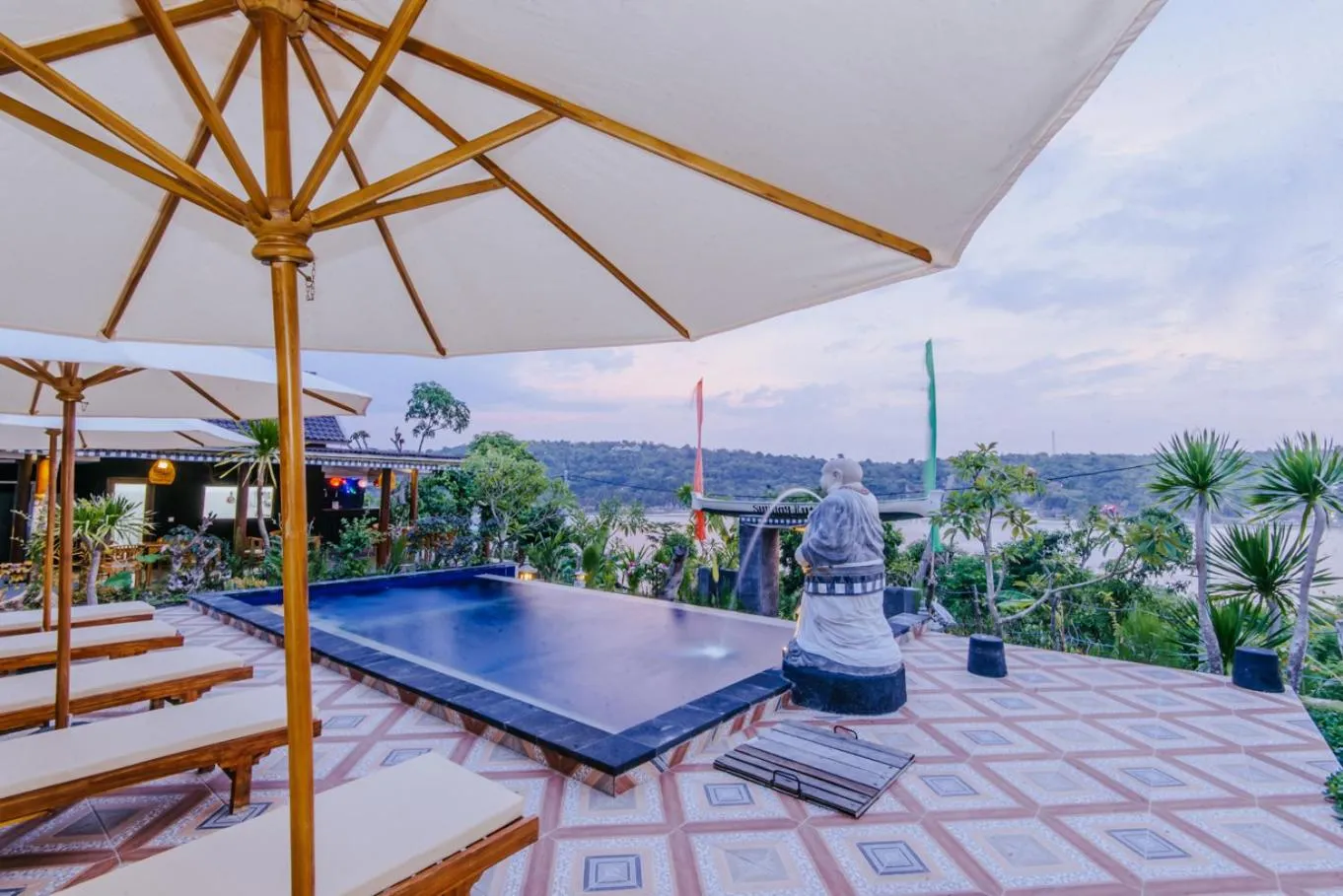 Sunday Huts Lembongan