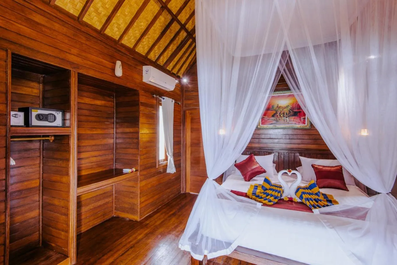 Bed in Sunday Huts Lembongan