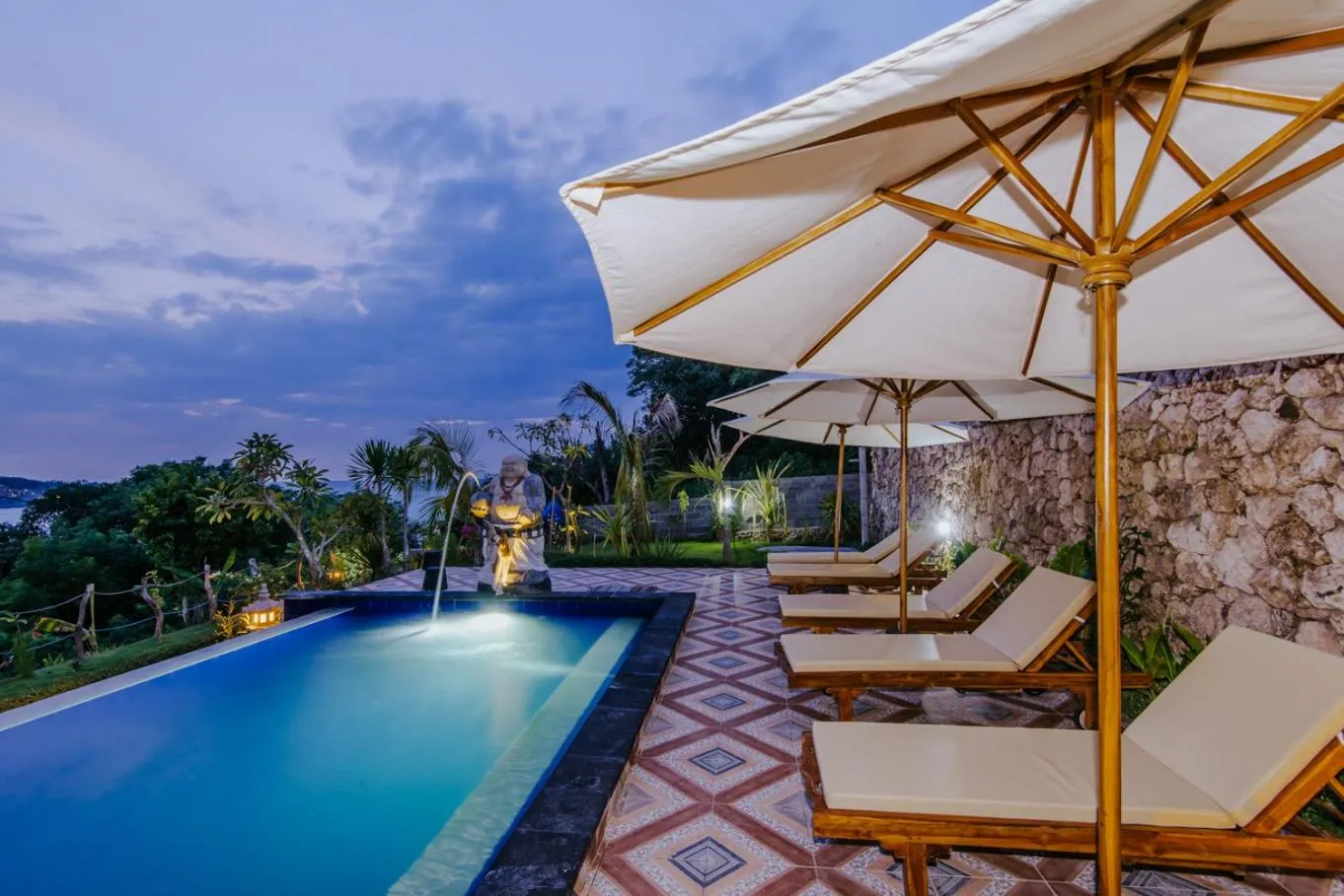 Swimming pool in Sunday Huts Lembongan