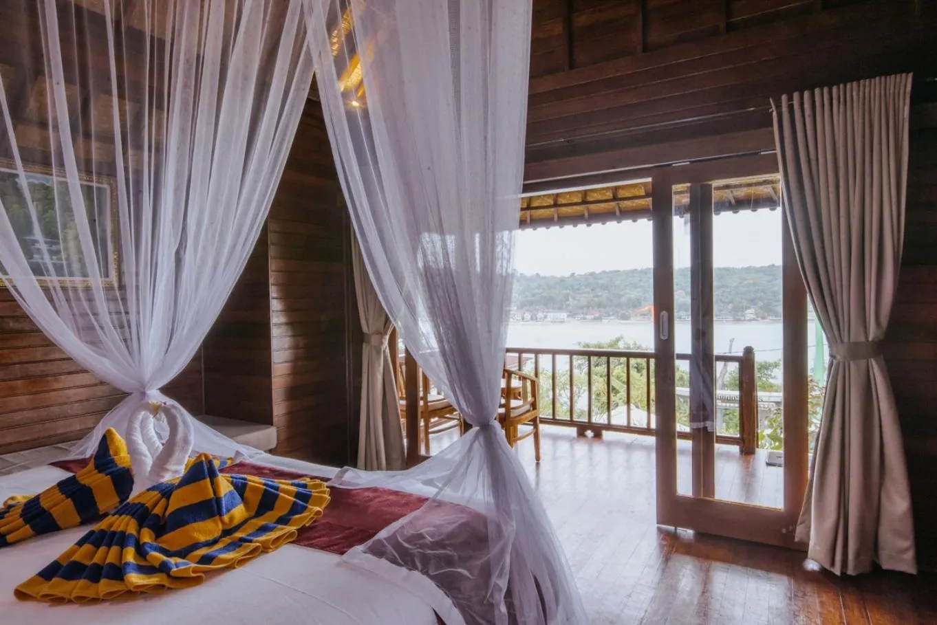 Bed in Sunday Huts Lembongan