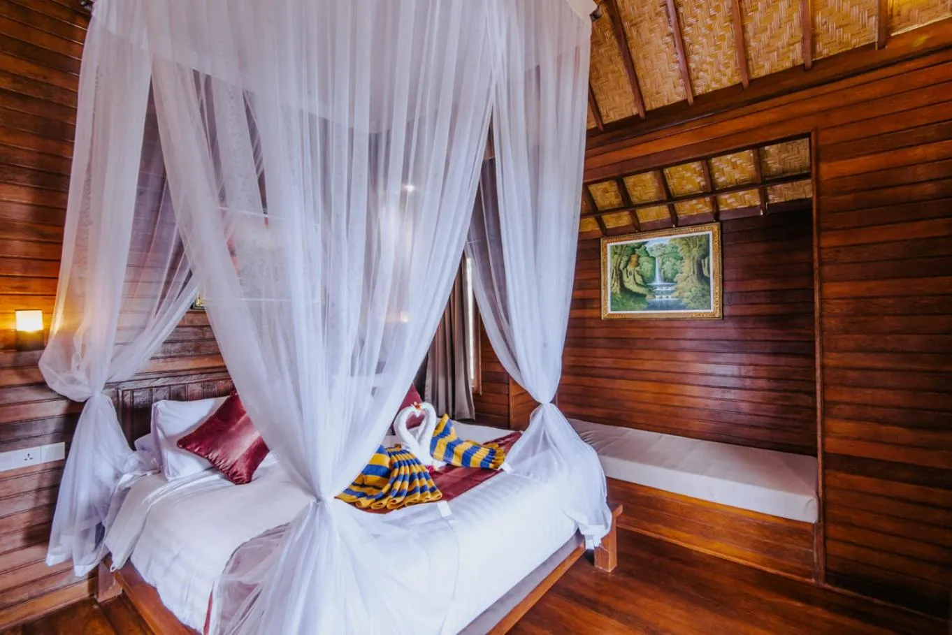 Bed in Sunday Huts Lembongan