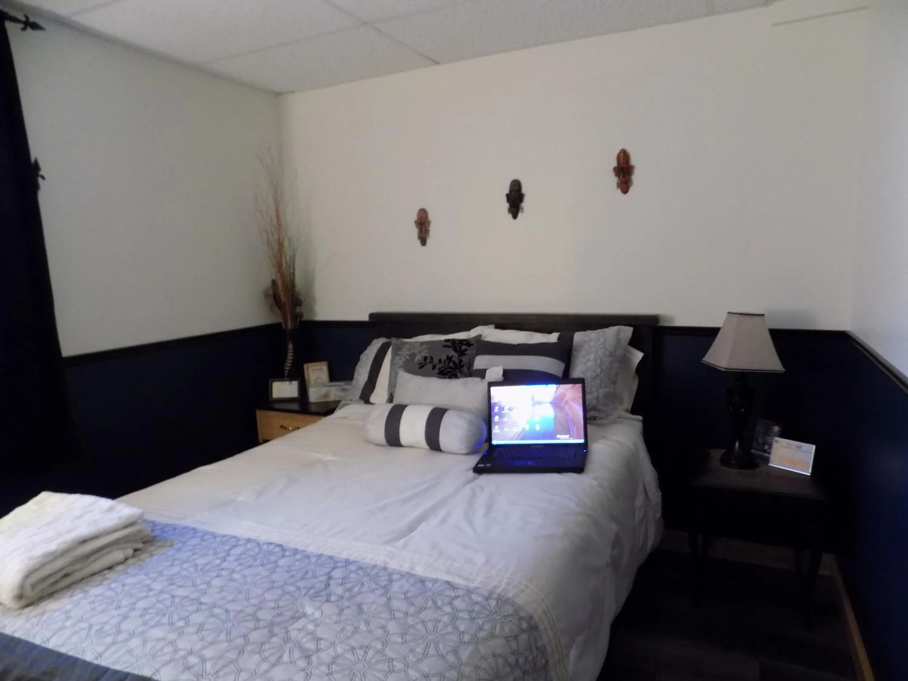 Decorative detail, Bed in Gîte Esprit Follet