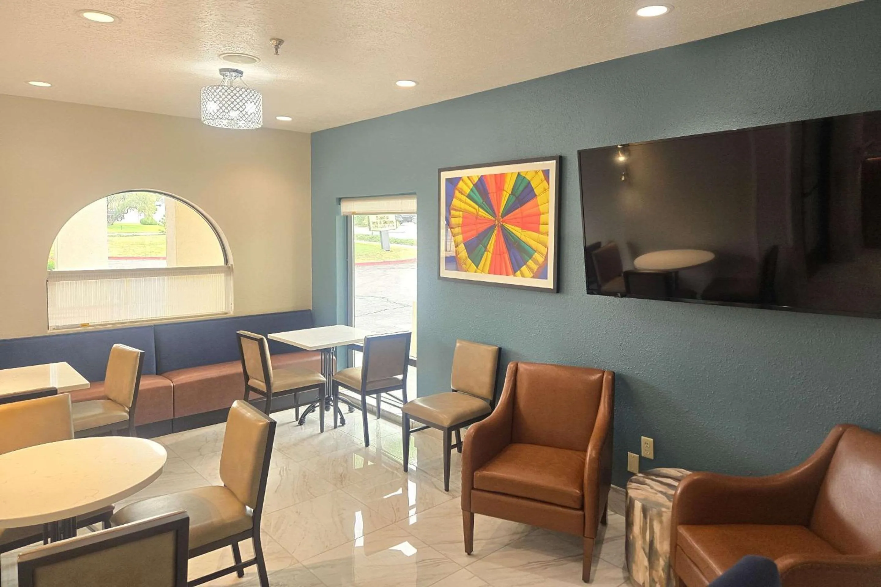 Lobby or reception in Super 8 by Wyndham Albuquerque Airport