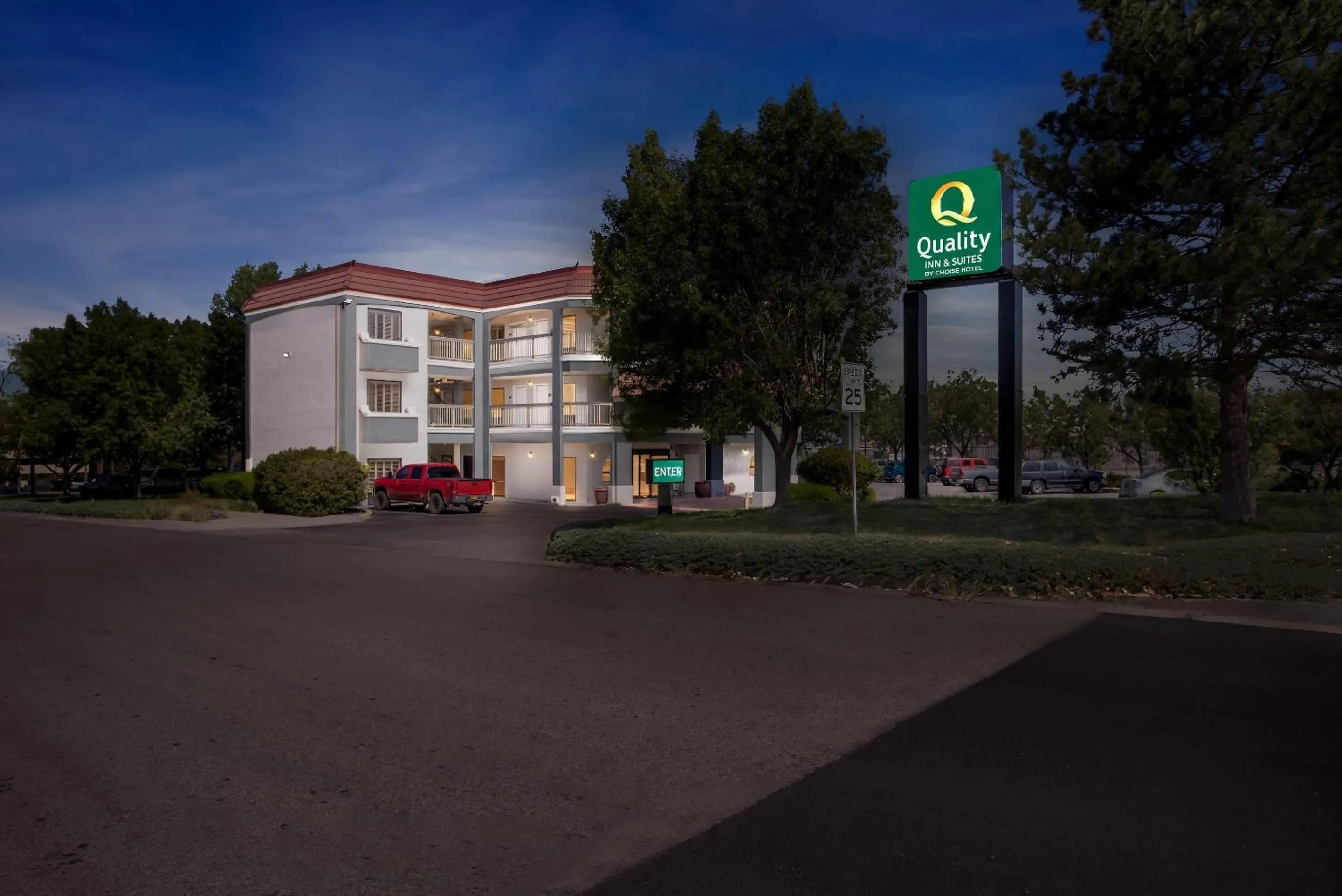 Property building in Quality Inn & Suites Sunport Airport Albuquerque