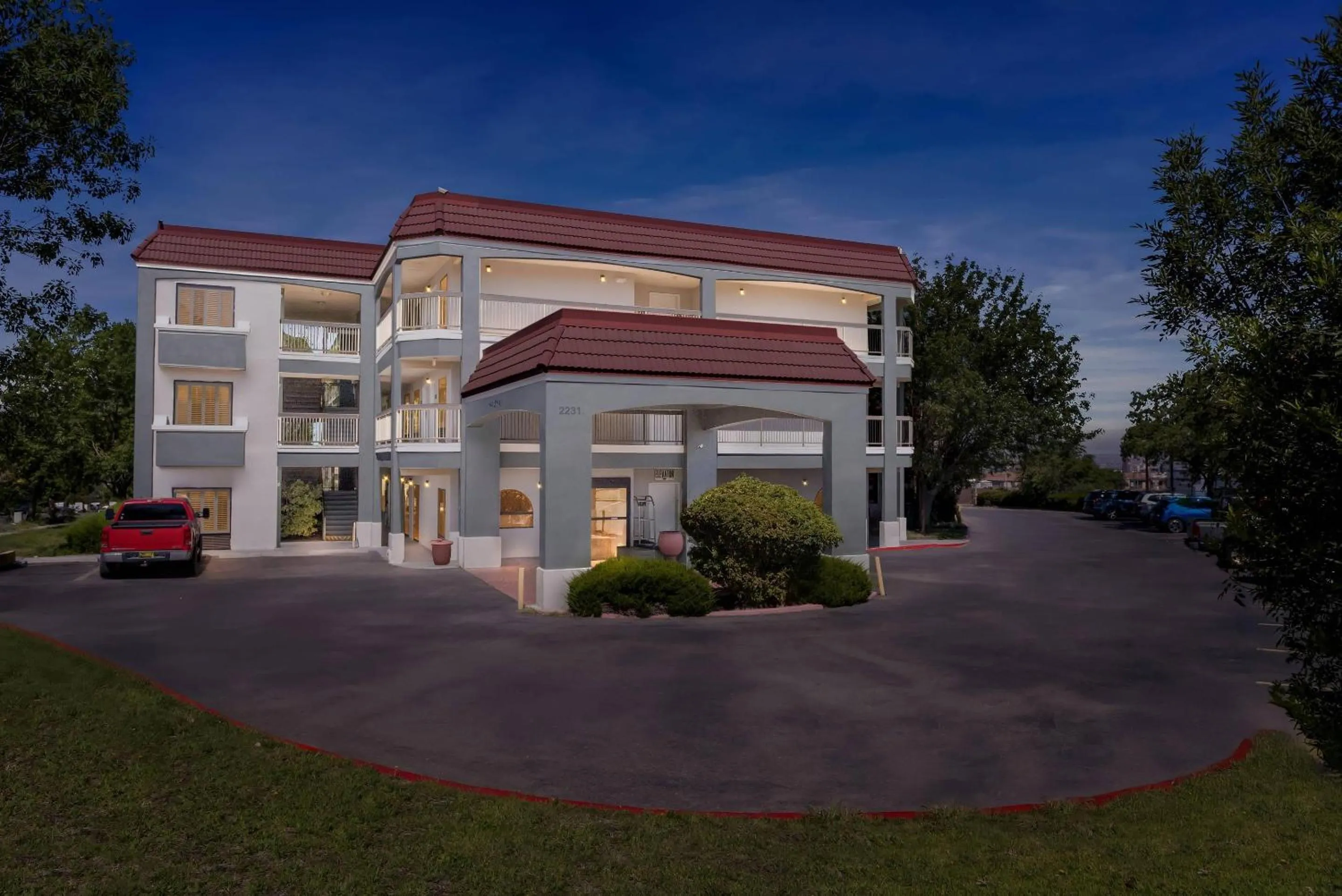 Property building in Quality Inn & Suites Sunport Airport Albuquerque